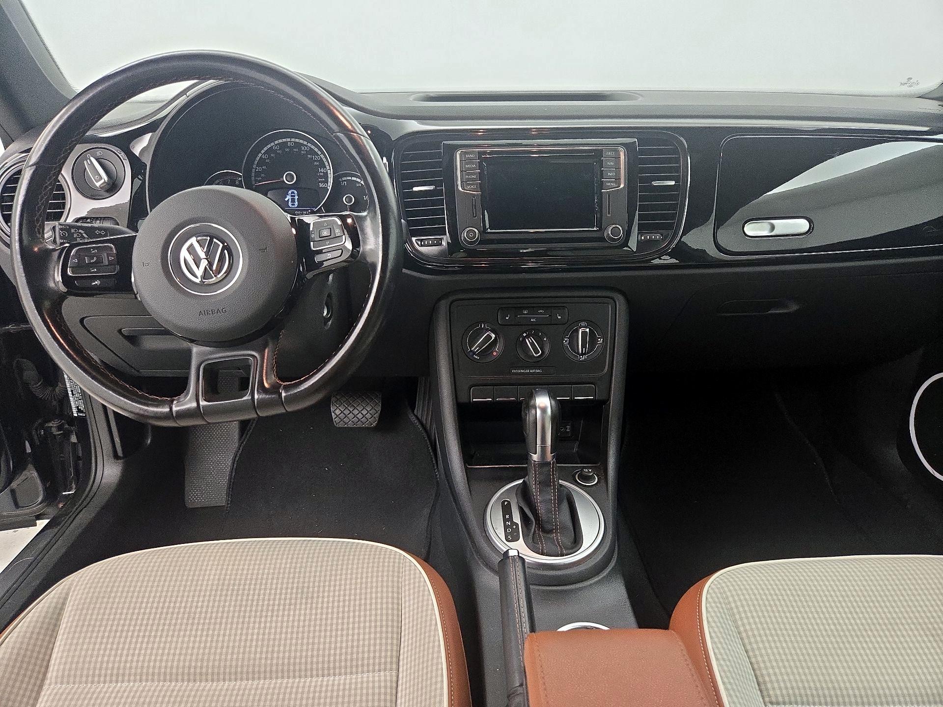 Thumbnail: 2016 Volkswagen Beetle - 9