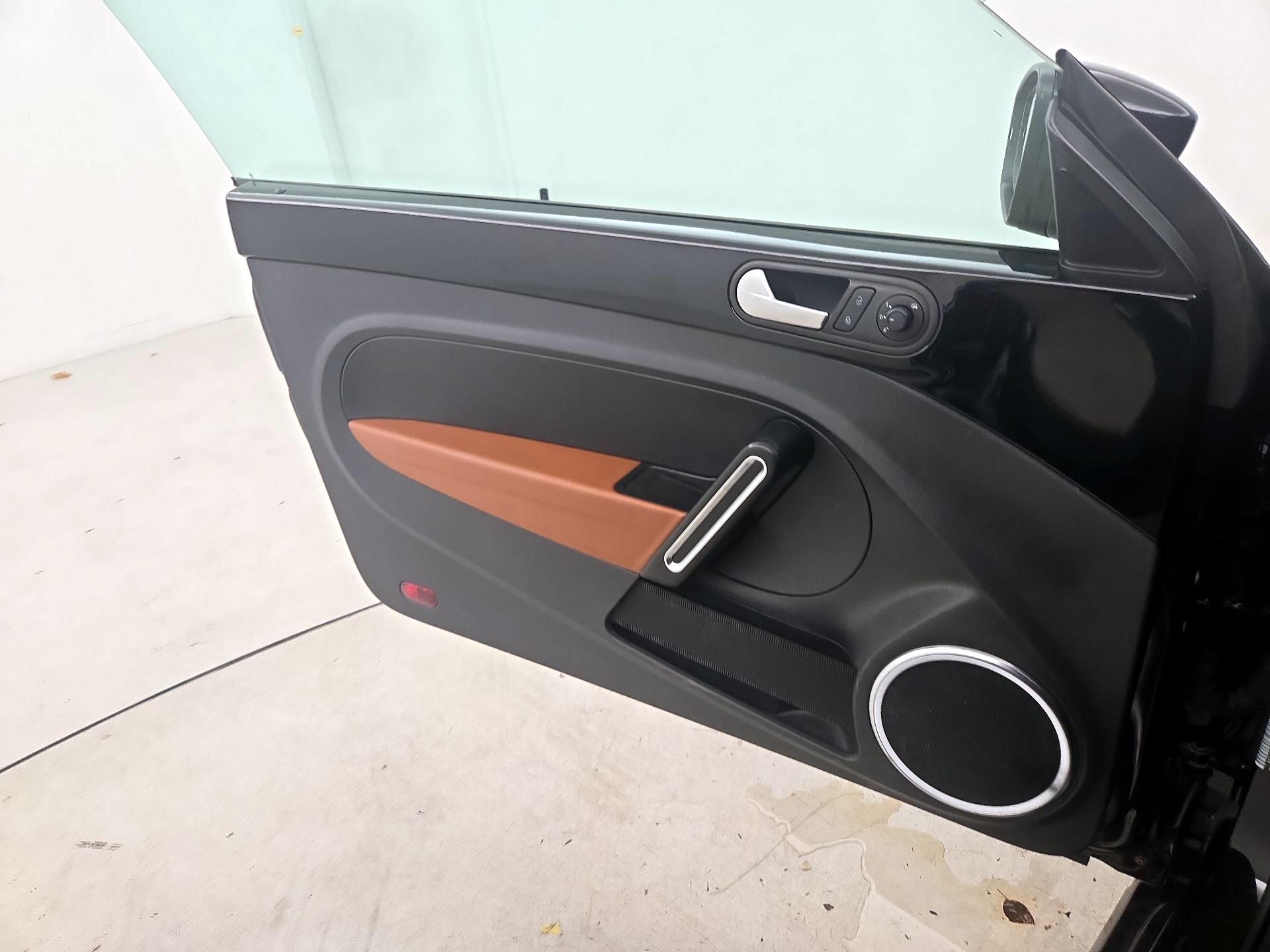 Thumbnail: 2016 Volkswagen Beetle - 12