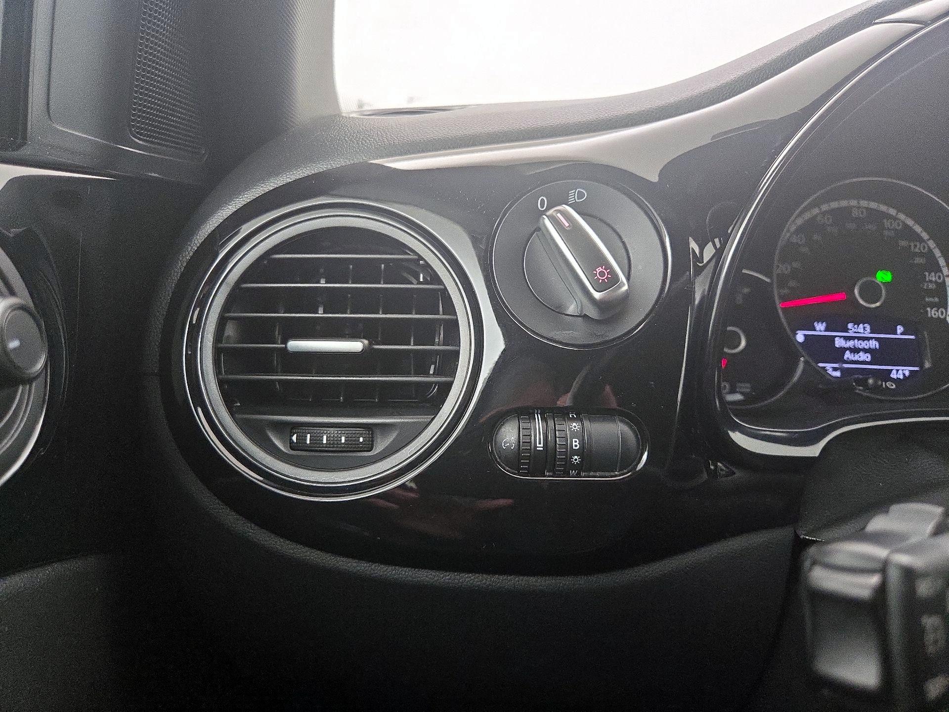 Thumbnail: 2016 Volkswagen Beetle - 13