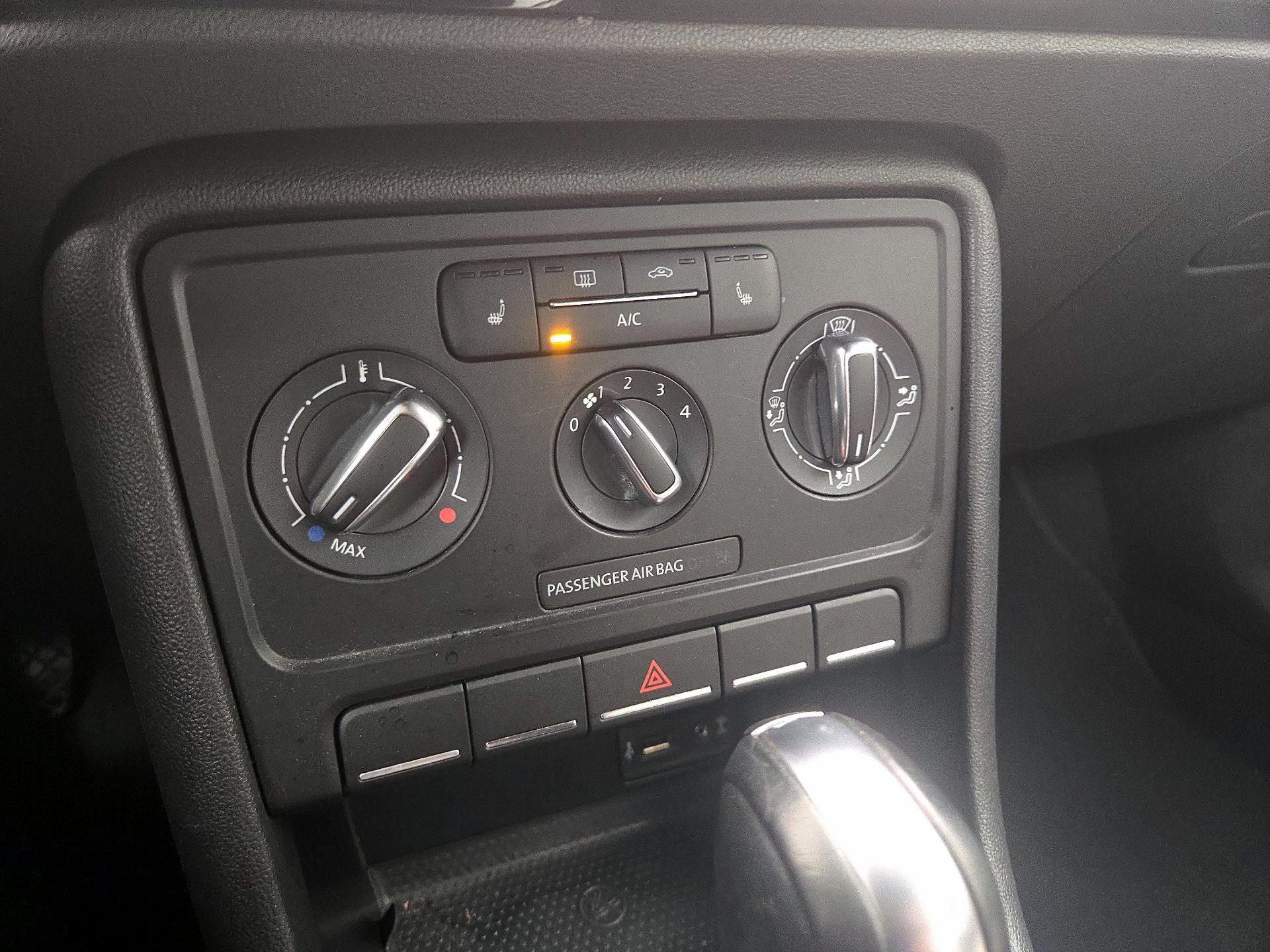 Thumbnail: 2016 Volkswagen Beetle - 16