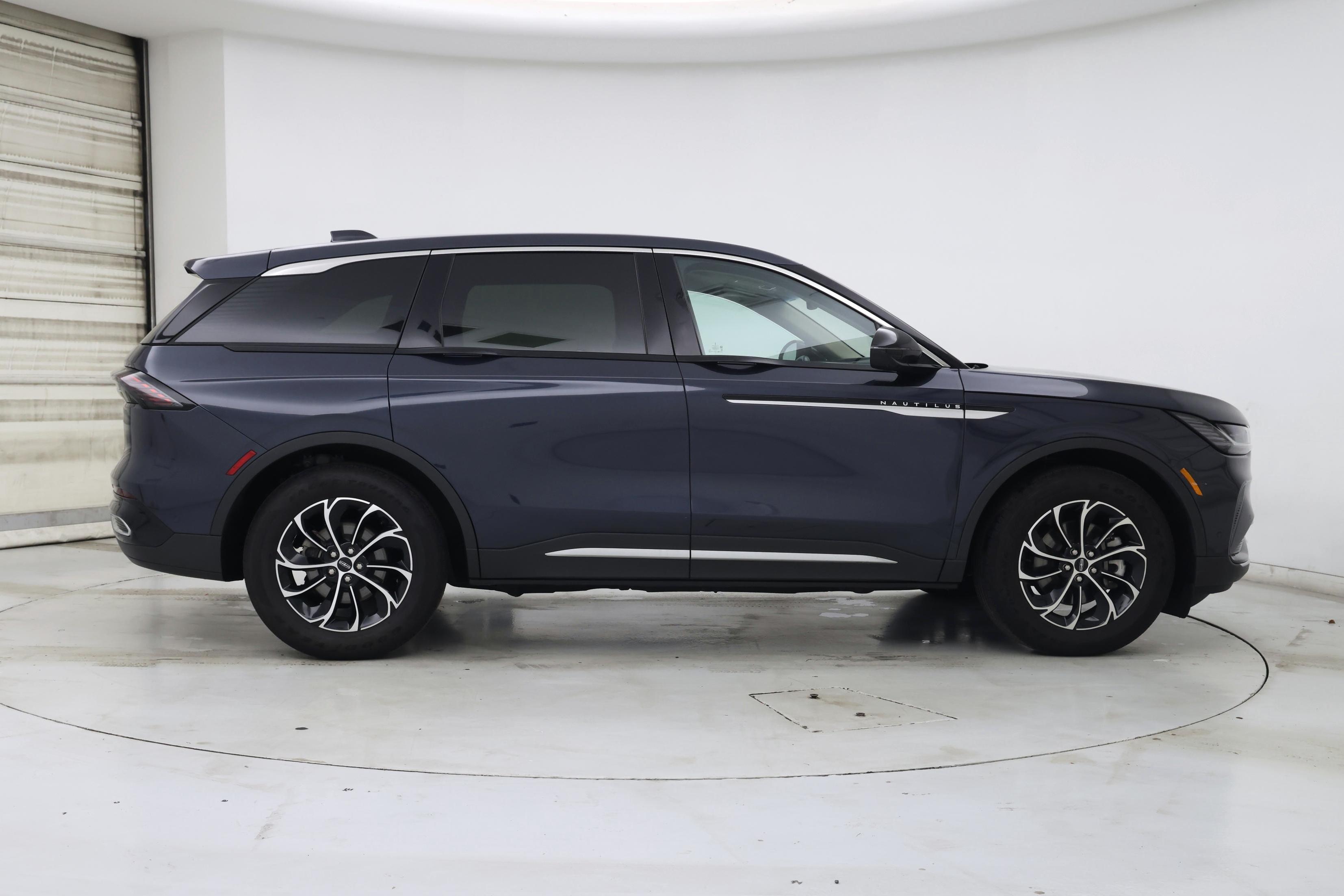 Thumbnail: 2024 Lincoln Nautilus - 7