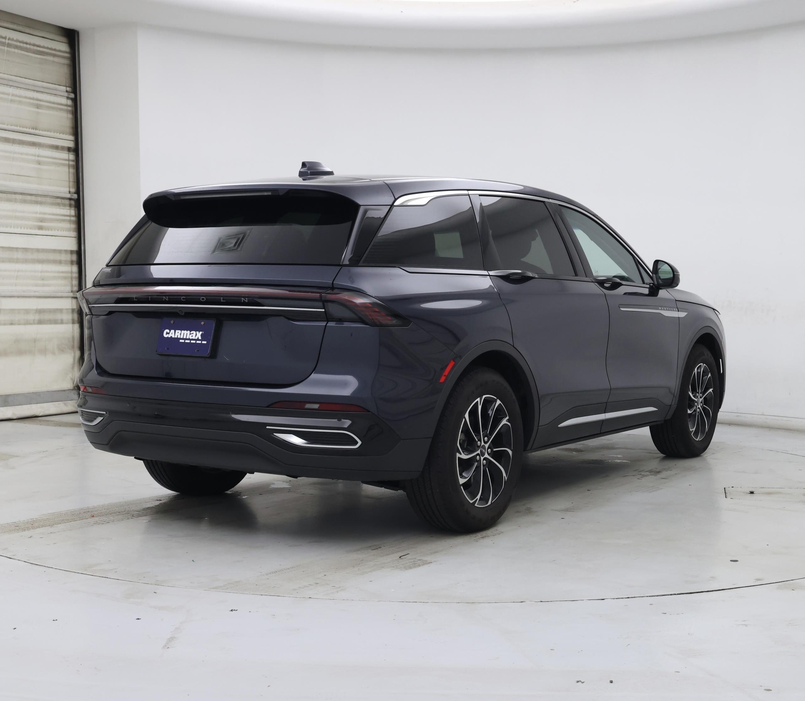 Thumbnail: 2024 Lincoln Nautilus - 8