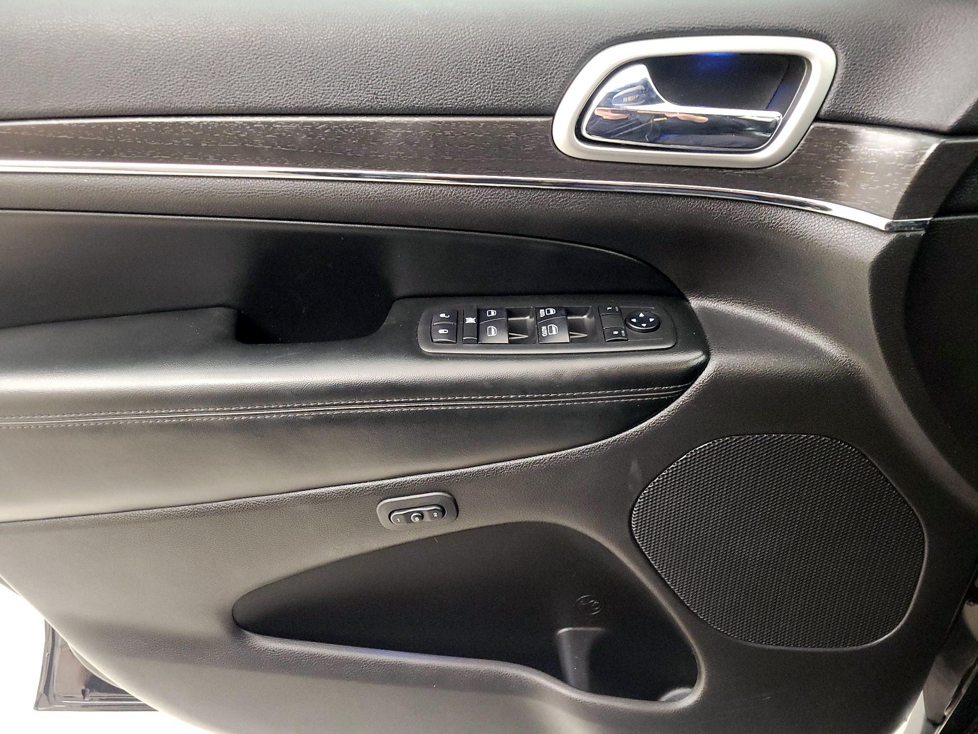 Thumbnail: 2018 Jeep Grand Cherokee - 12