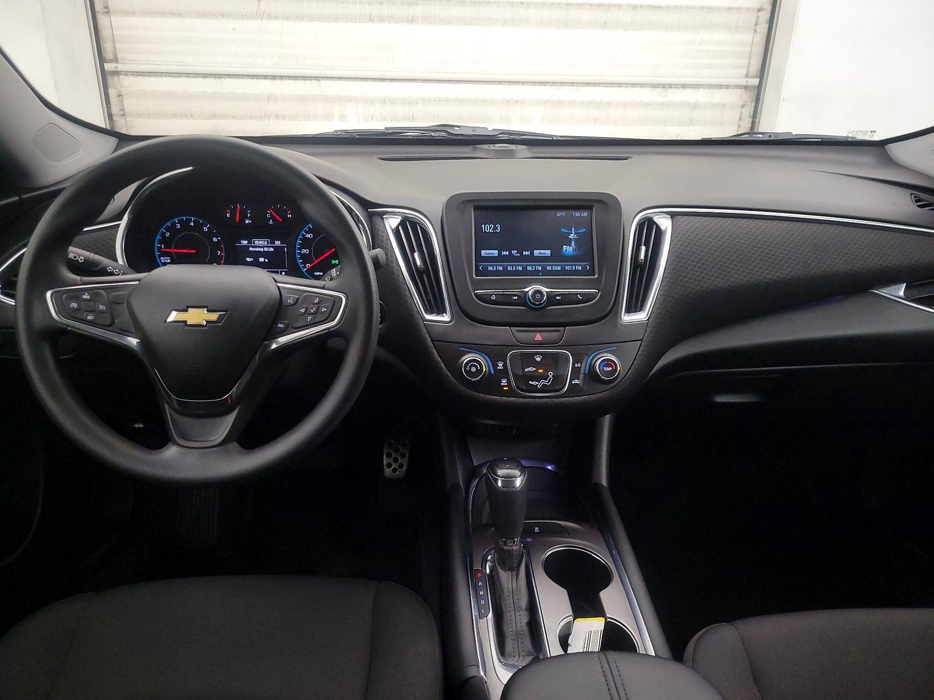 Thumbnail: 2017 Chevrolet Malibu - 9