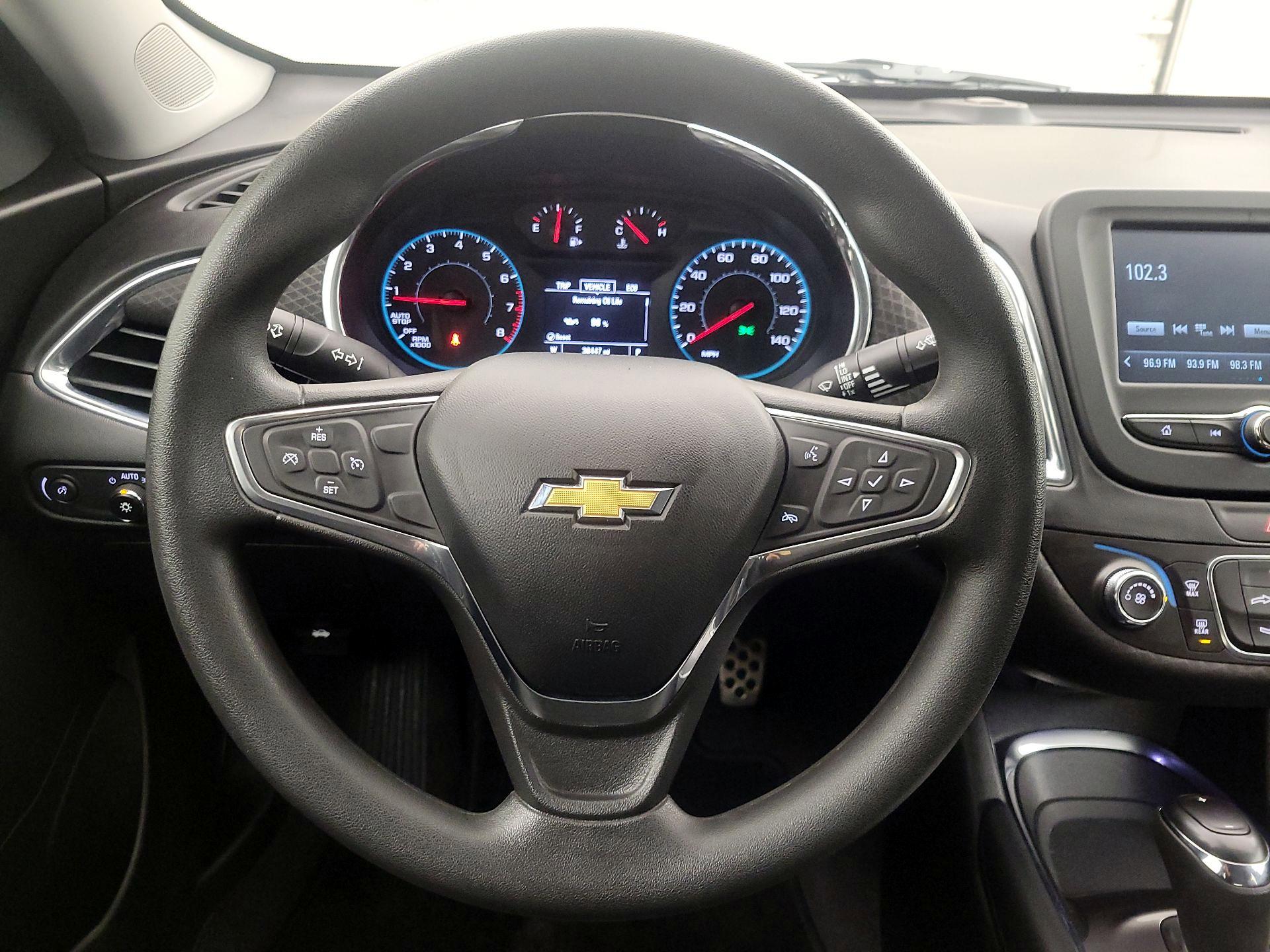 Thumbnail: 2017 Chevrolet Malibu - 10