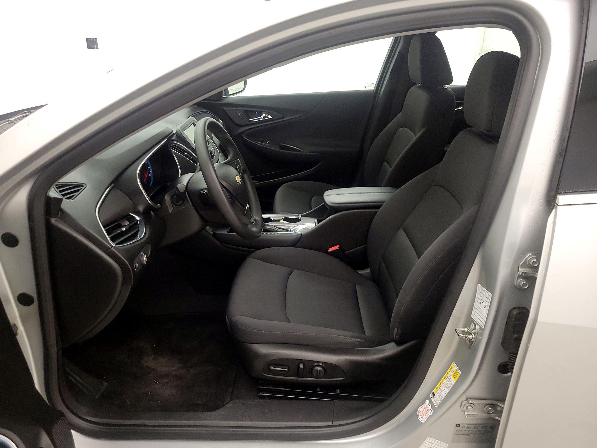 Thumbnail: 2017 Chevrolet Malibu - 11