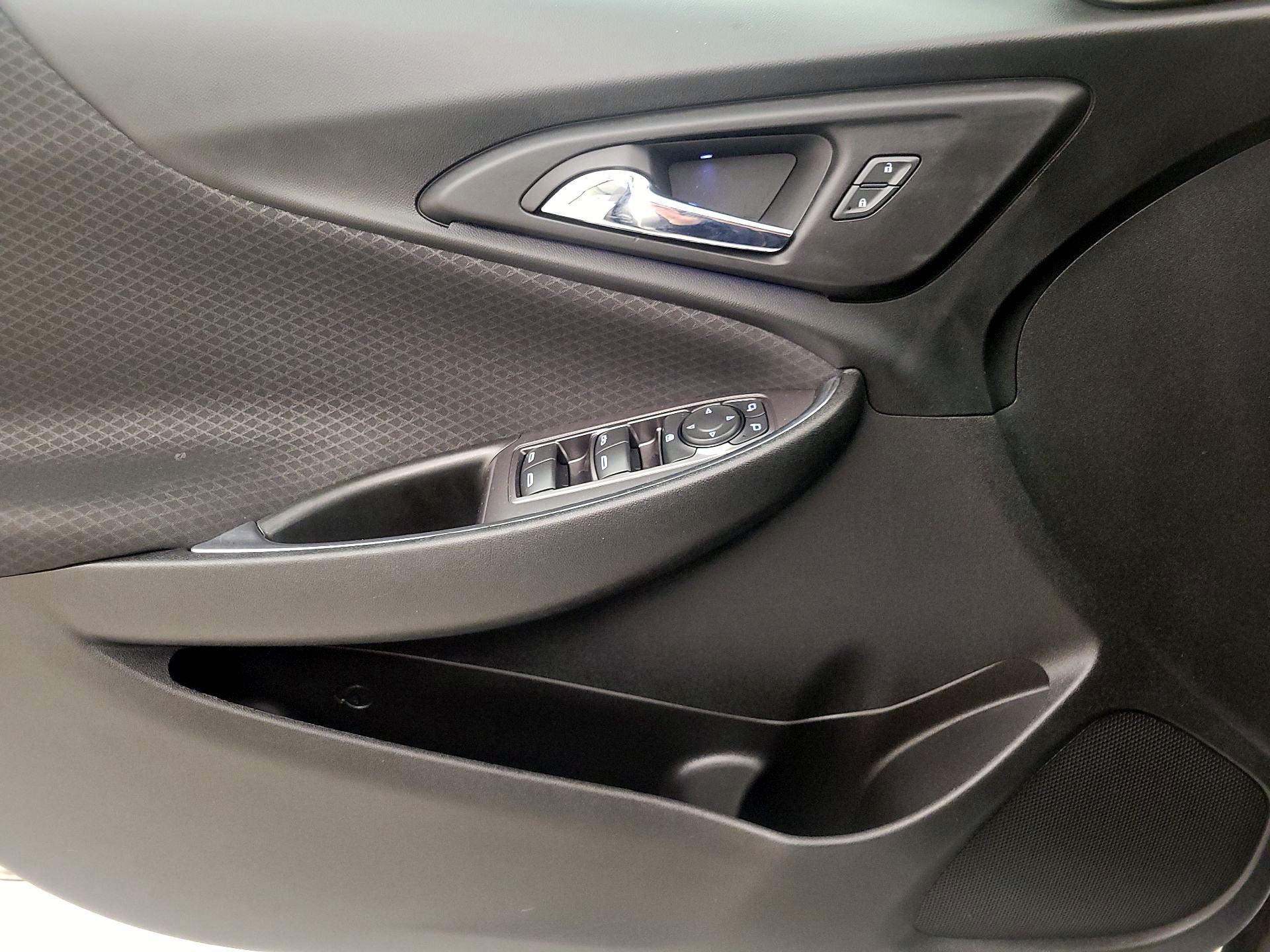 Thumbnail: 2017 Chevrolet Malibu - 12