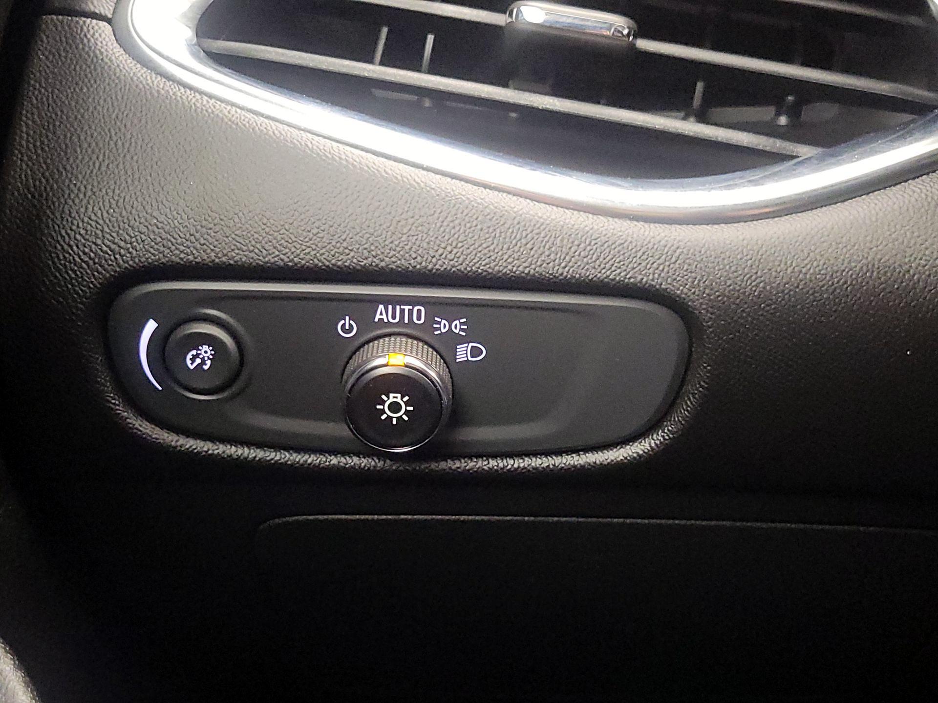 Thumbnail: 2017 Chevrolet Malibu - 13