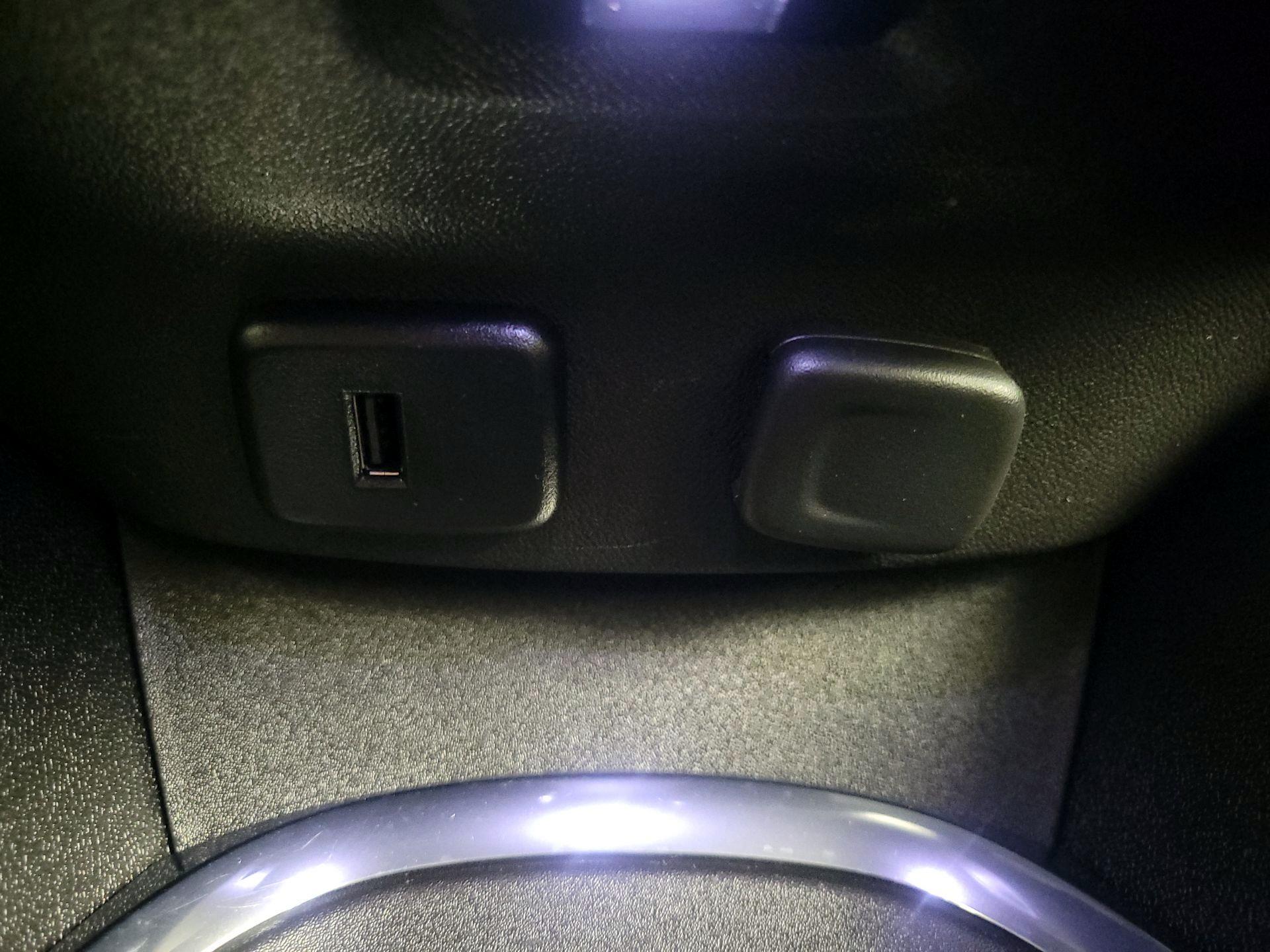 Thumbnail: 2017 Chevrolet Malibu - 18