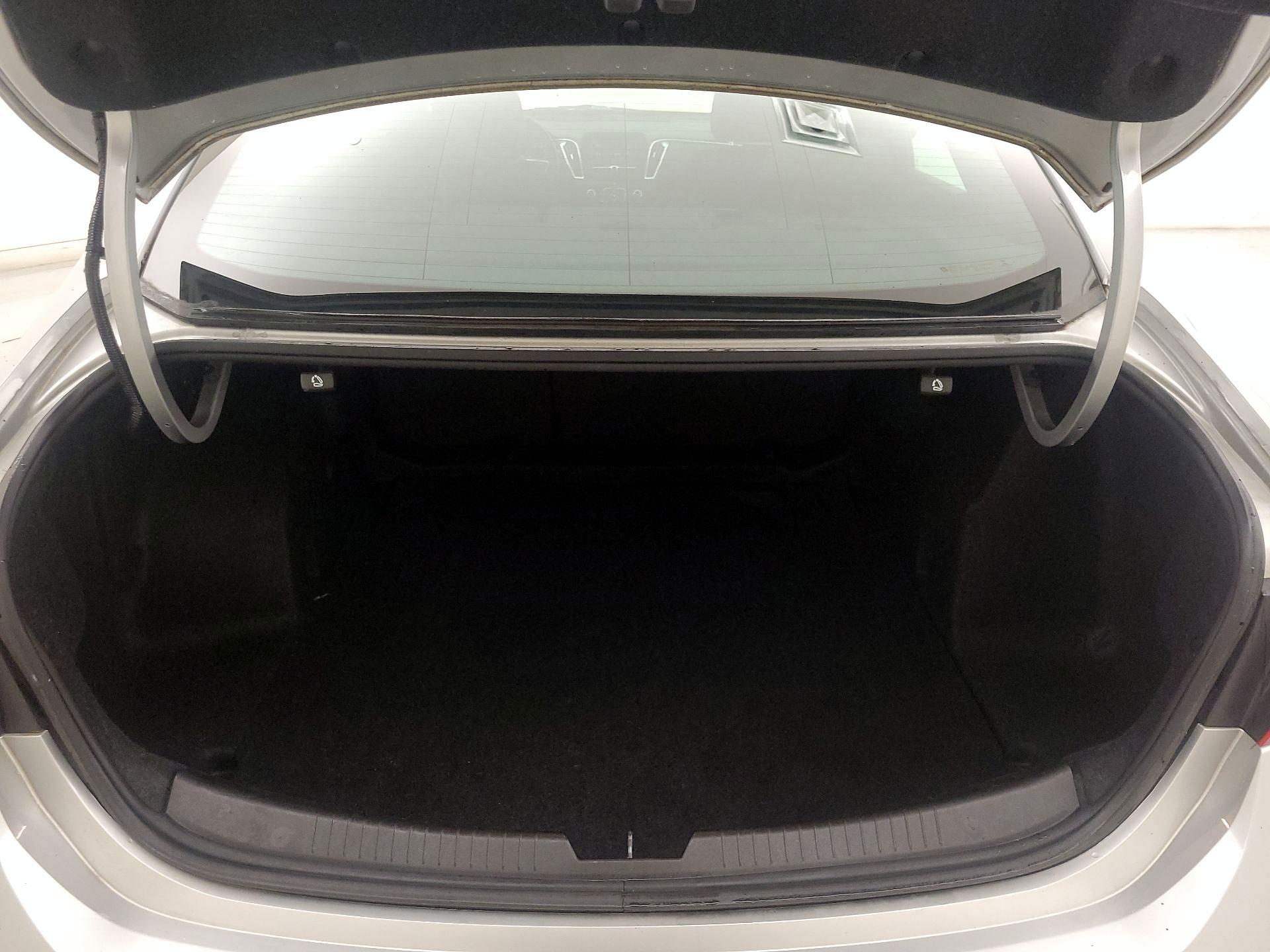 Thumbnail: 2017 Chevrolet Malibu - 20