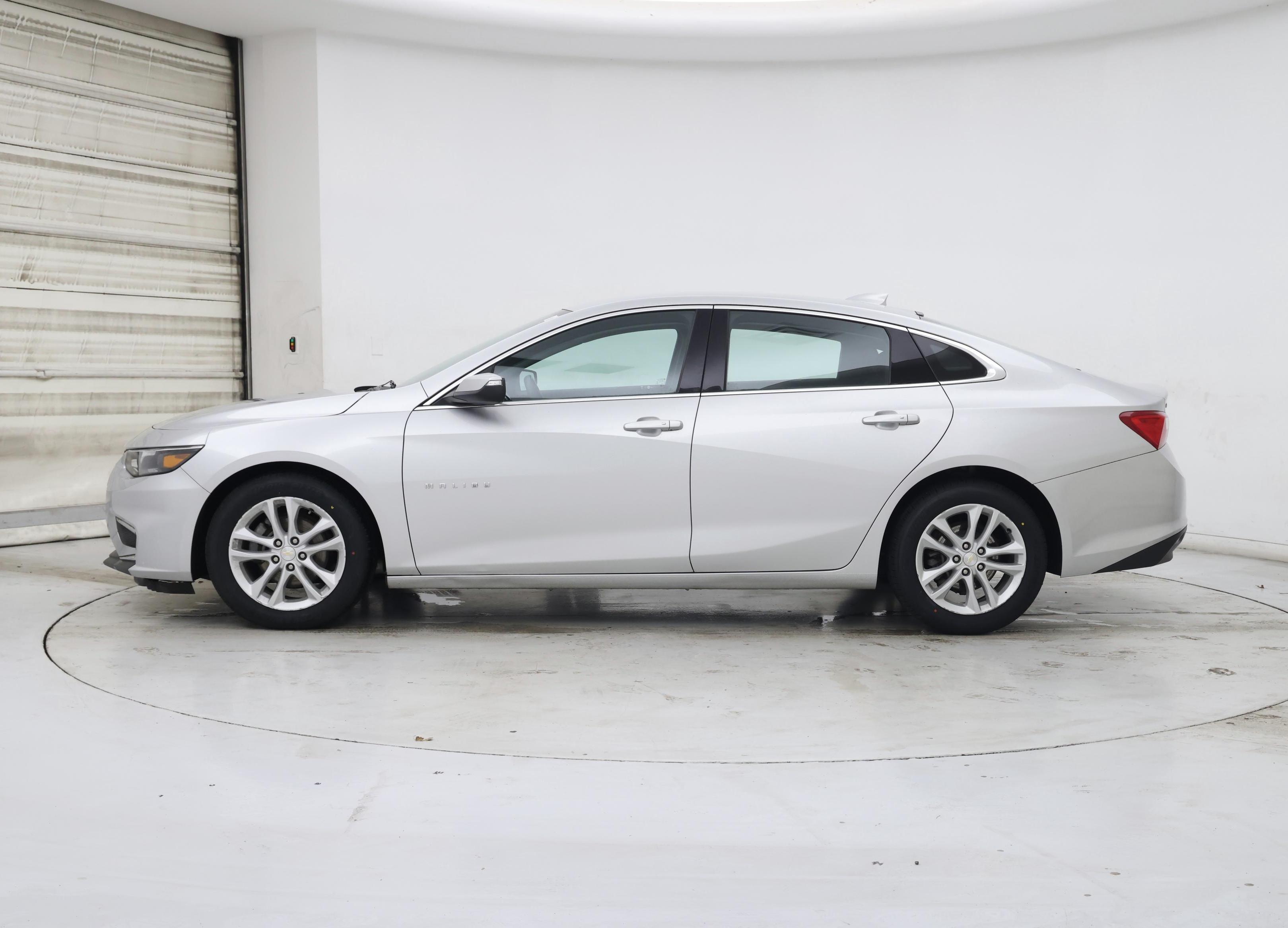 Thumbnail: 2017 Chevrolet Malibu - 3