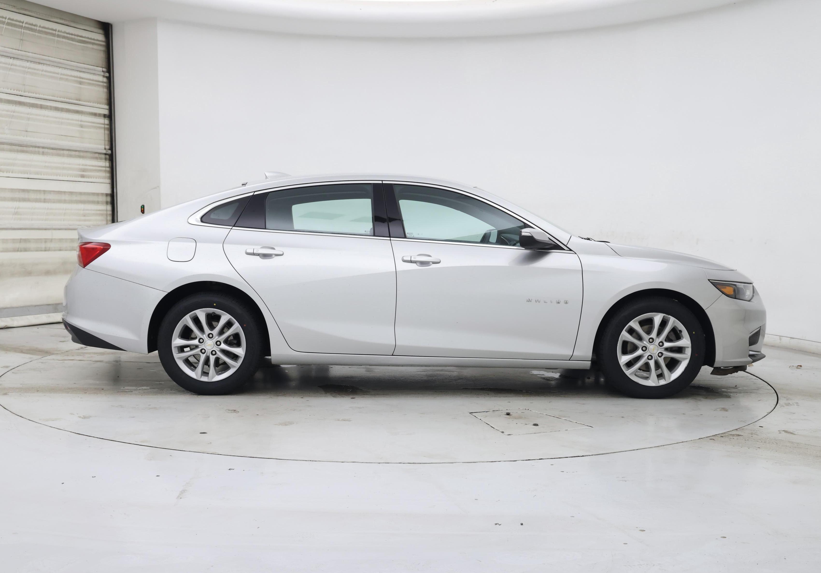 Thumbnail: 2017 Chevrolet Malibu - 7