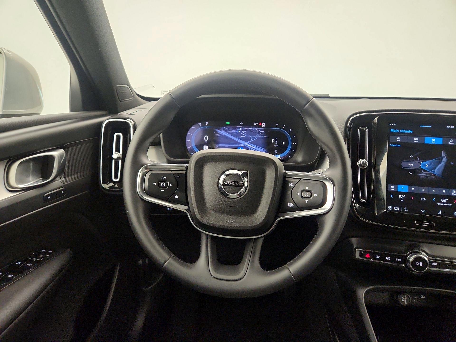 Thumbnail: 2025 Volvo XC40 - 10