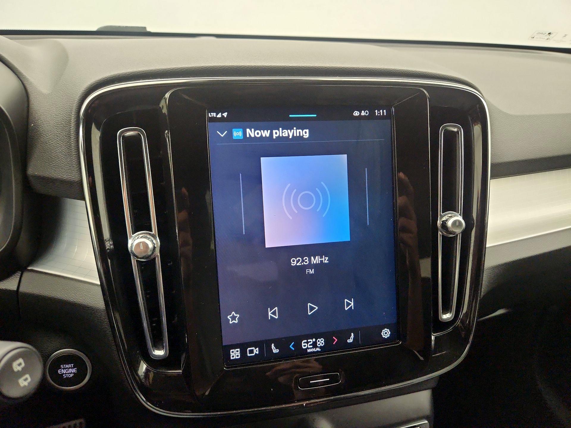 Thumbnail: 2025 Volvo XC40 - 16