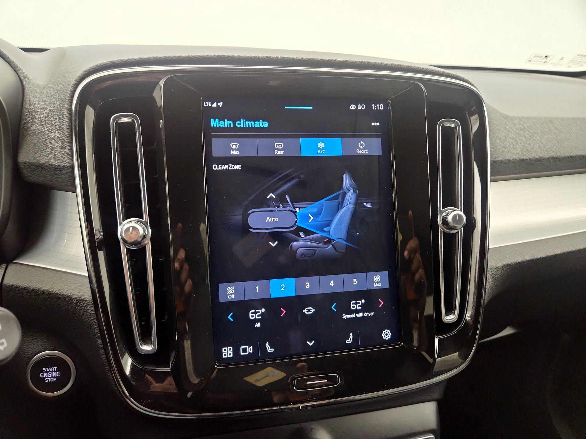 Thumbnail: 2025 Volvo XC40 - 17