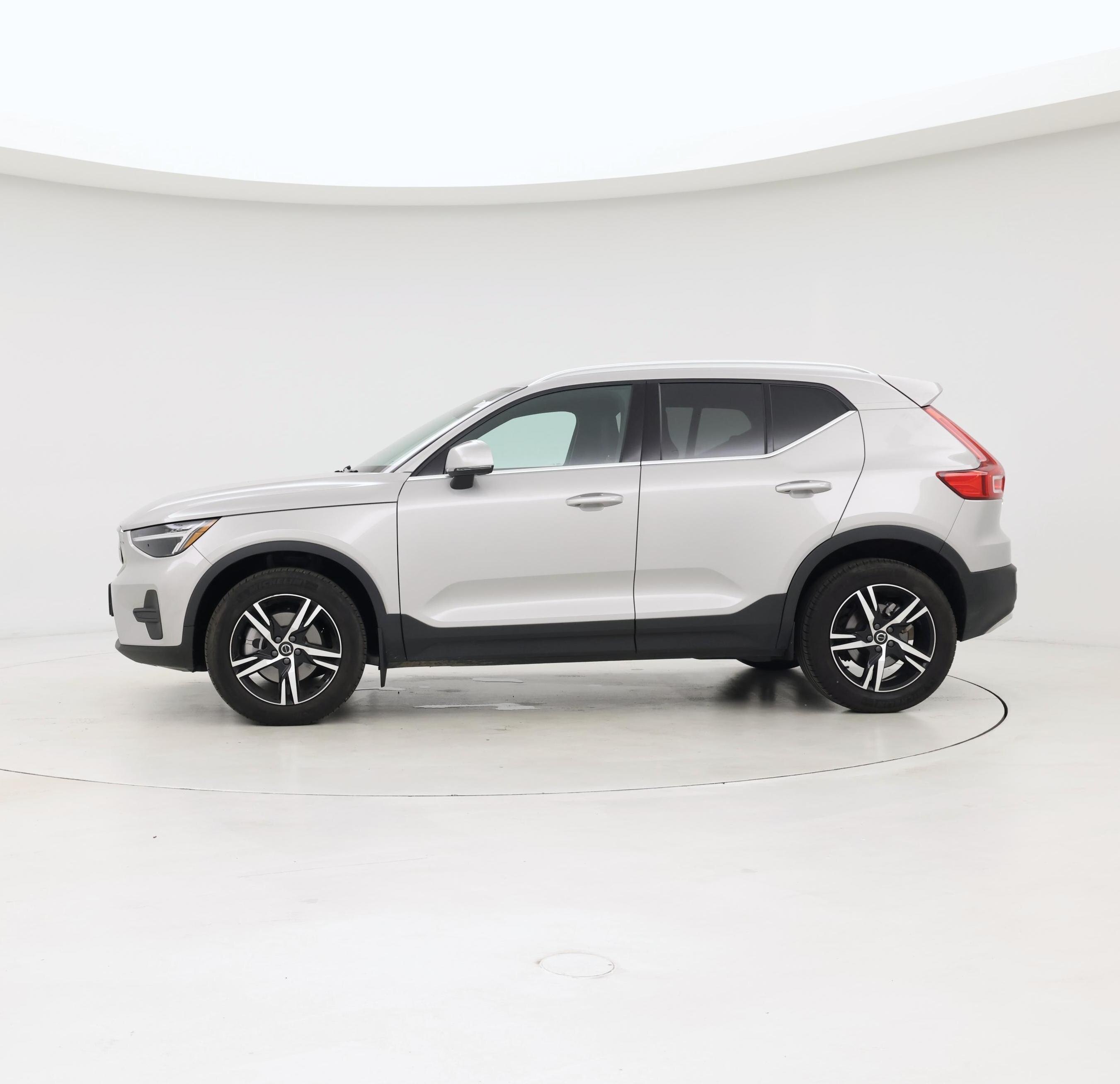 Thumbnail: 2025 Volvo XC40 - 3