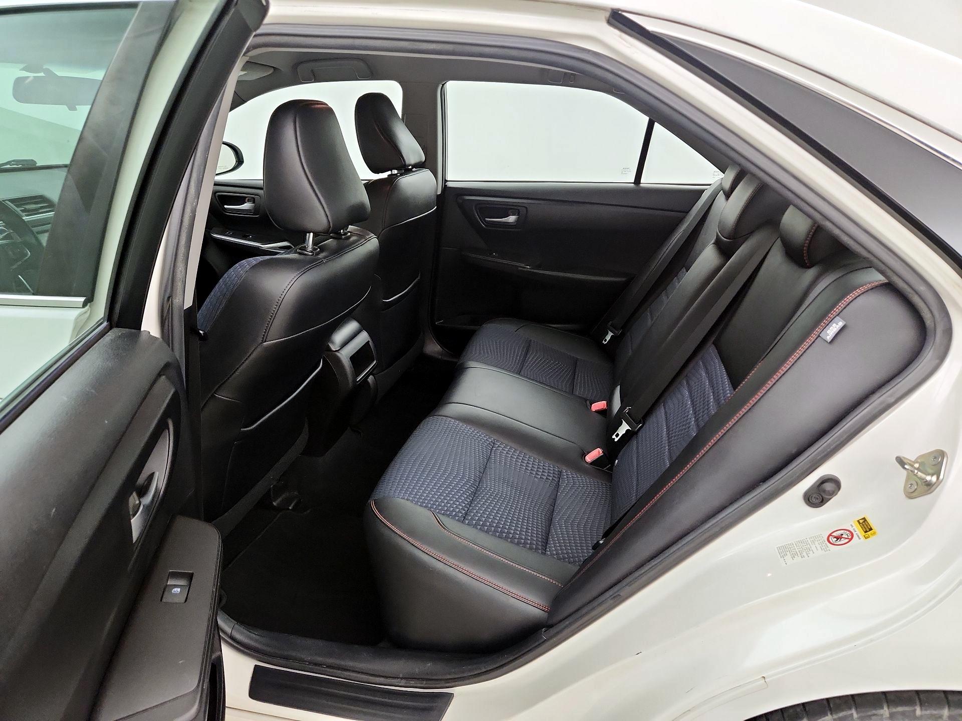Thumbnail: 2015 Toyota Camry - 19