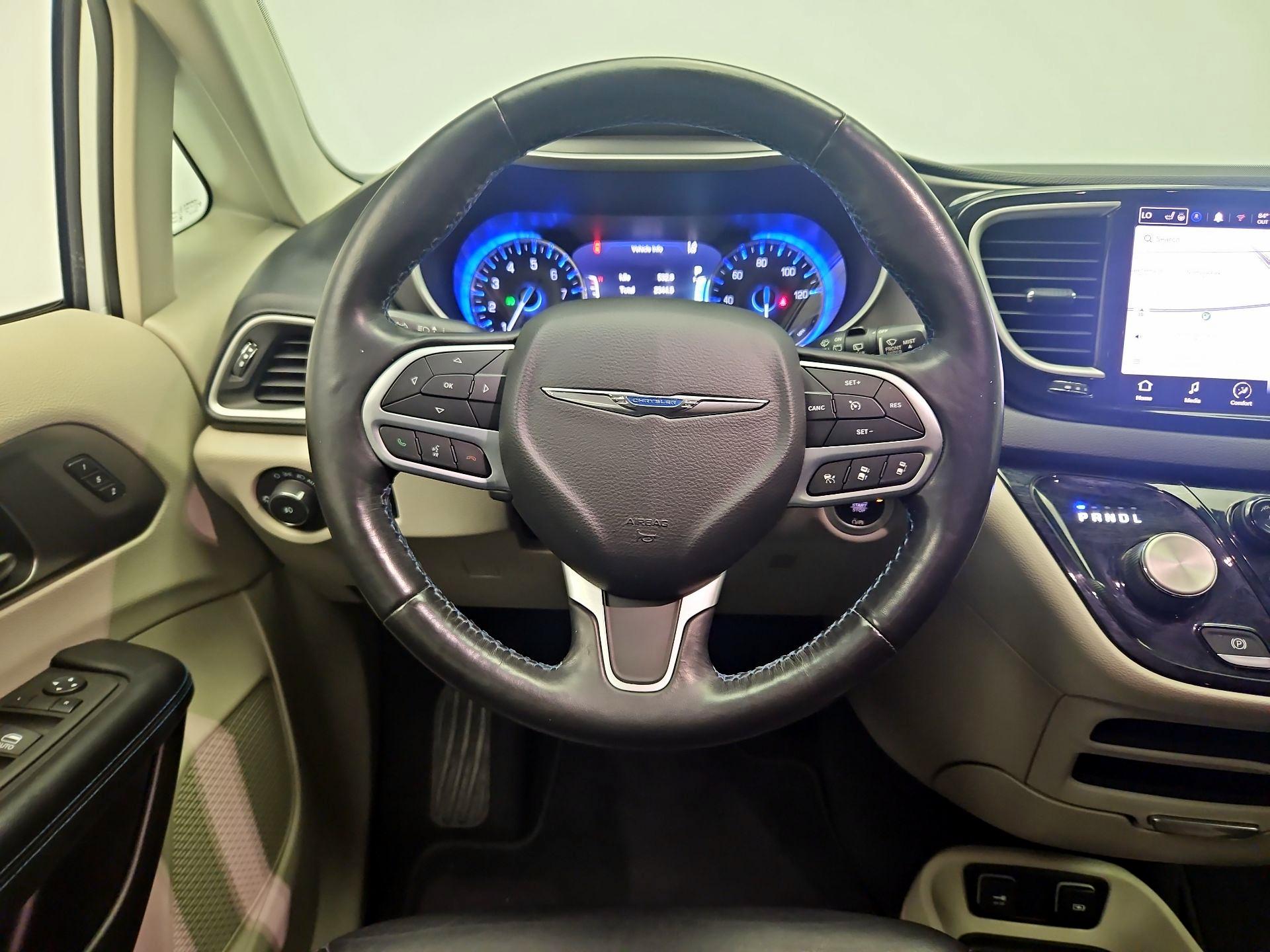 Thumbnail: 2021 Chrysler Pacifica - 10