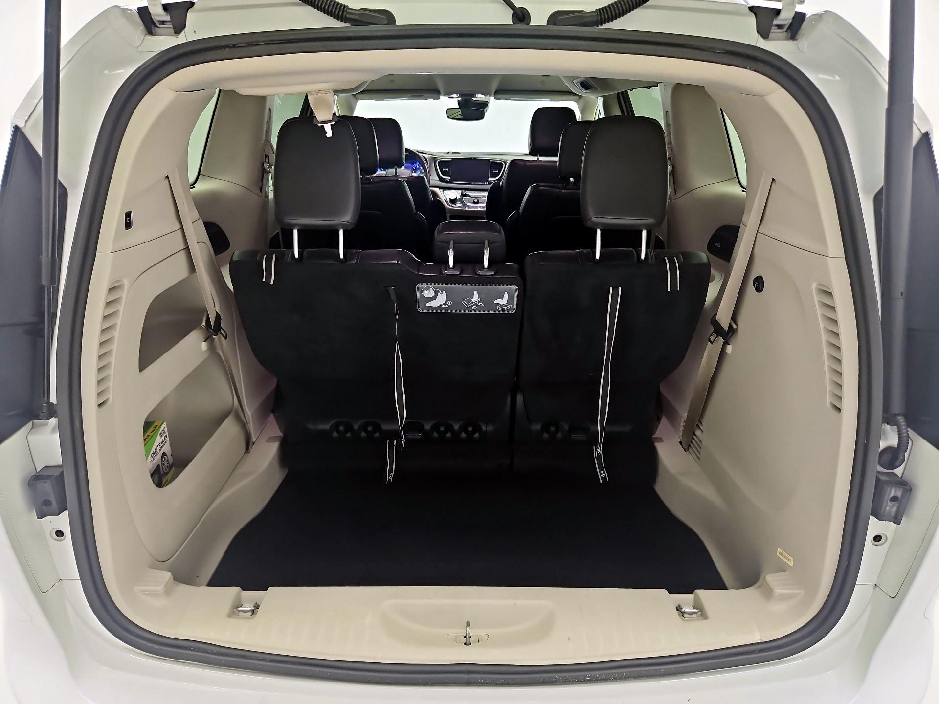 Thumbnail: 2021 Chrysler Pacifica - 19