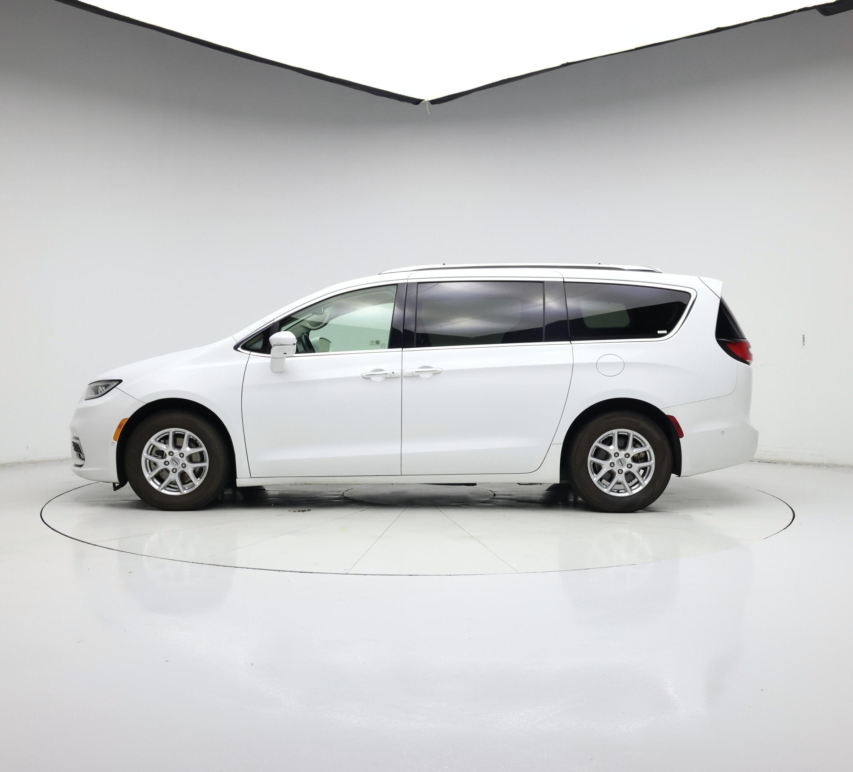 Thumbnail: 2021 Chrysler Pacifica - 3