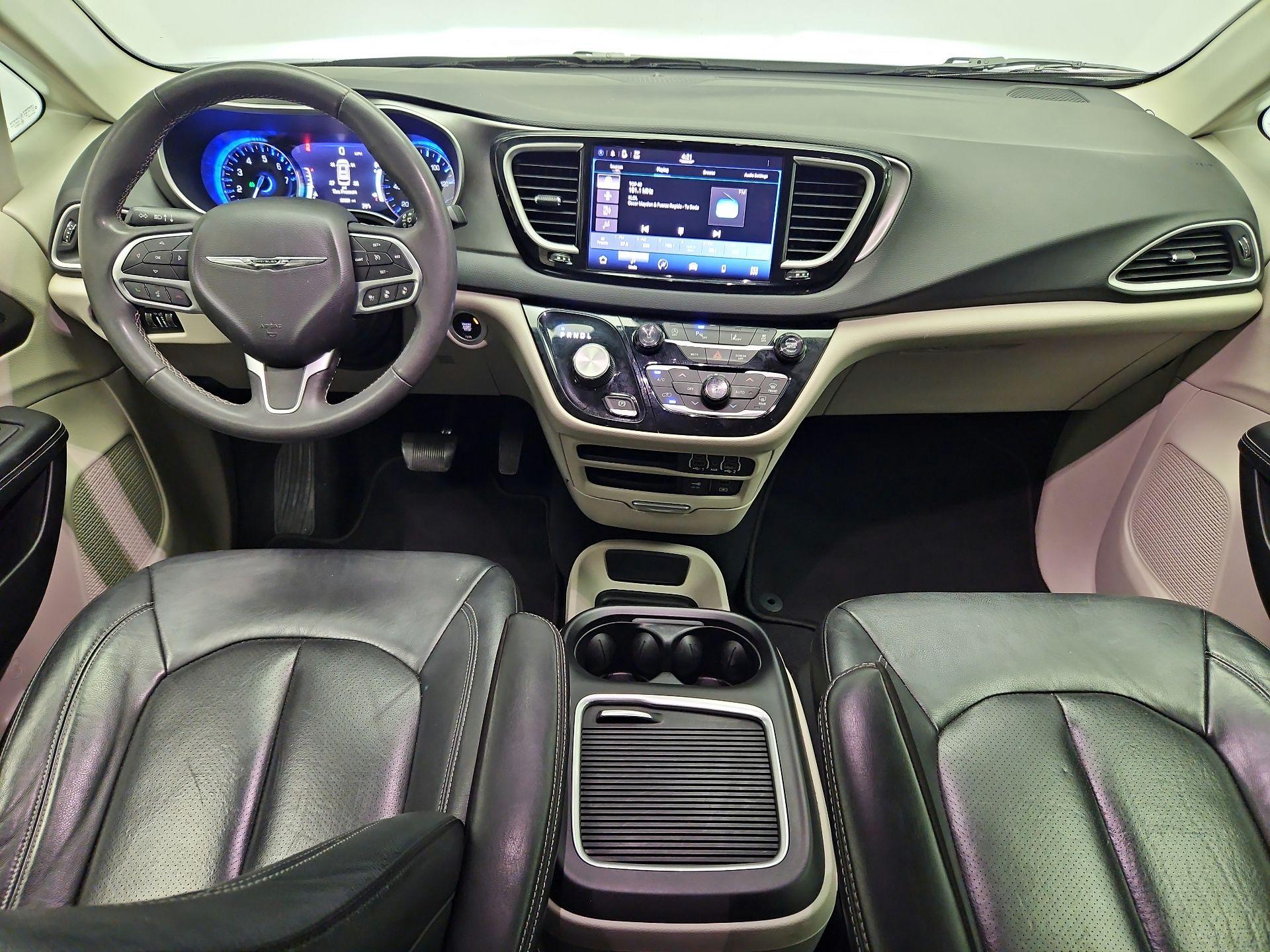 Thumbnail: 2022 Chrysler Pacifica - 9