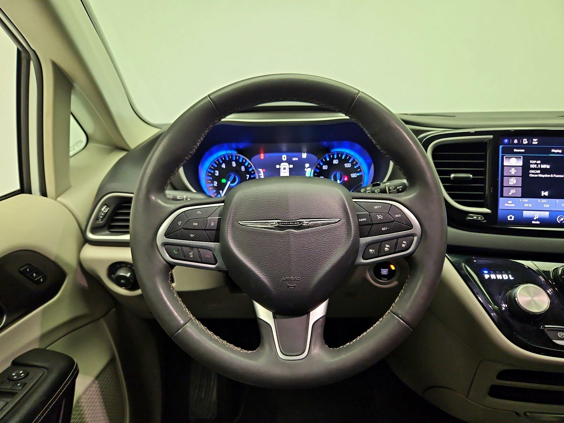 Thumbnail: 2022 Chrysler Pacifica - 10