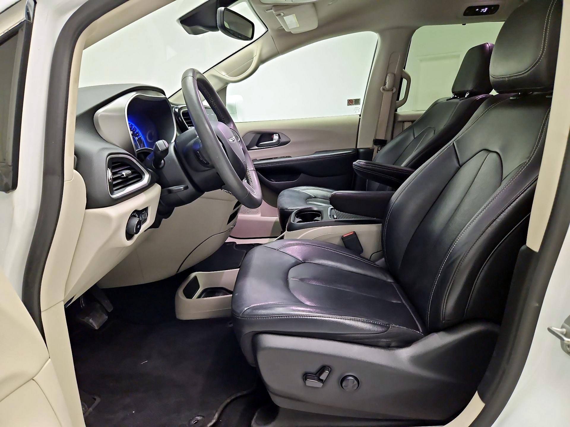 Thumbnail: 2022 Chrysler Pacifica - 11