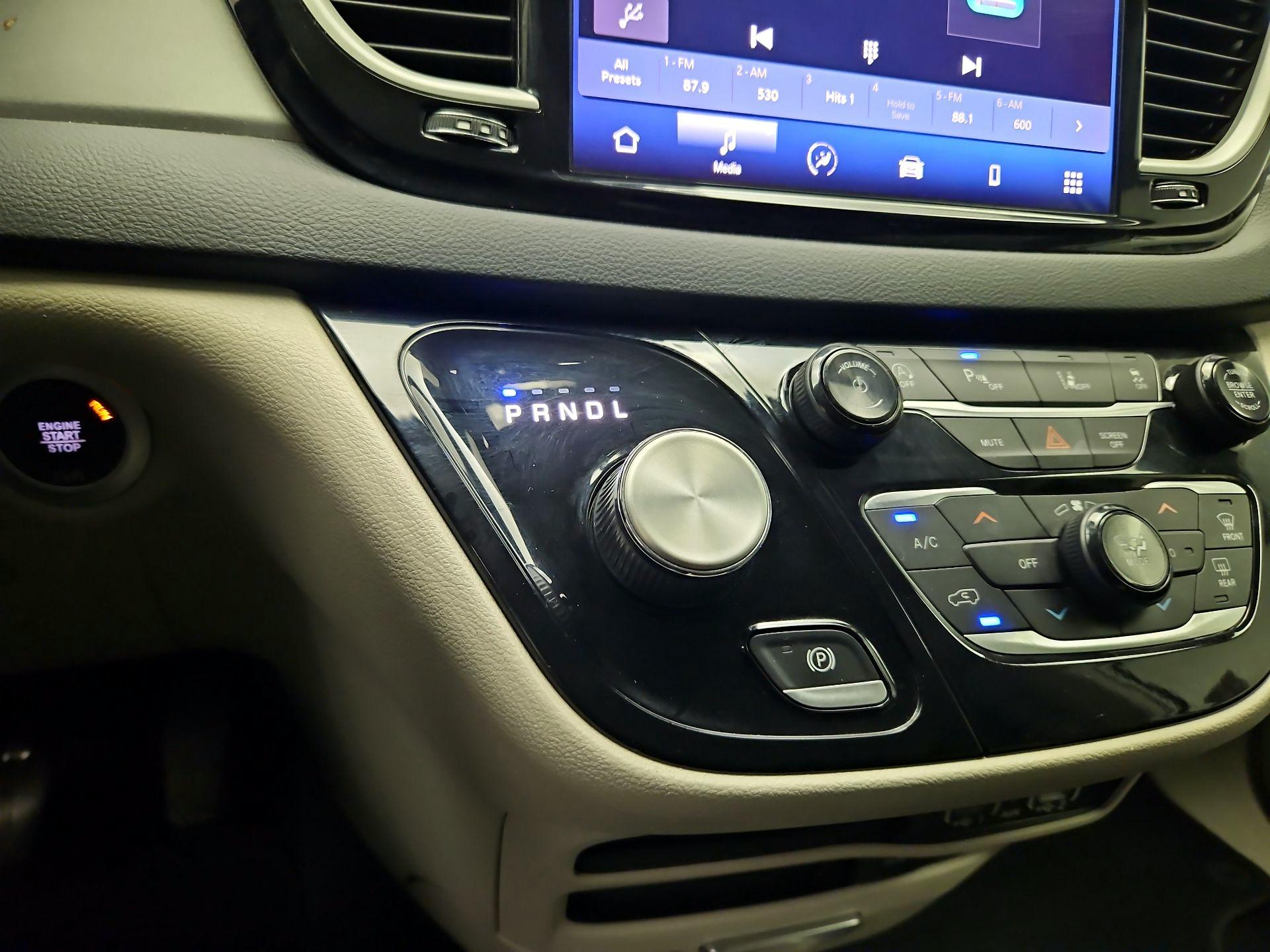 Thumbnail: 2022 Chrysler Pacifica - 16