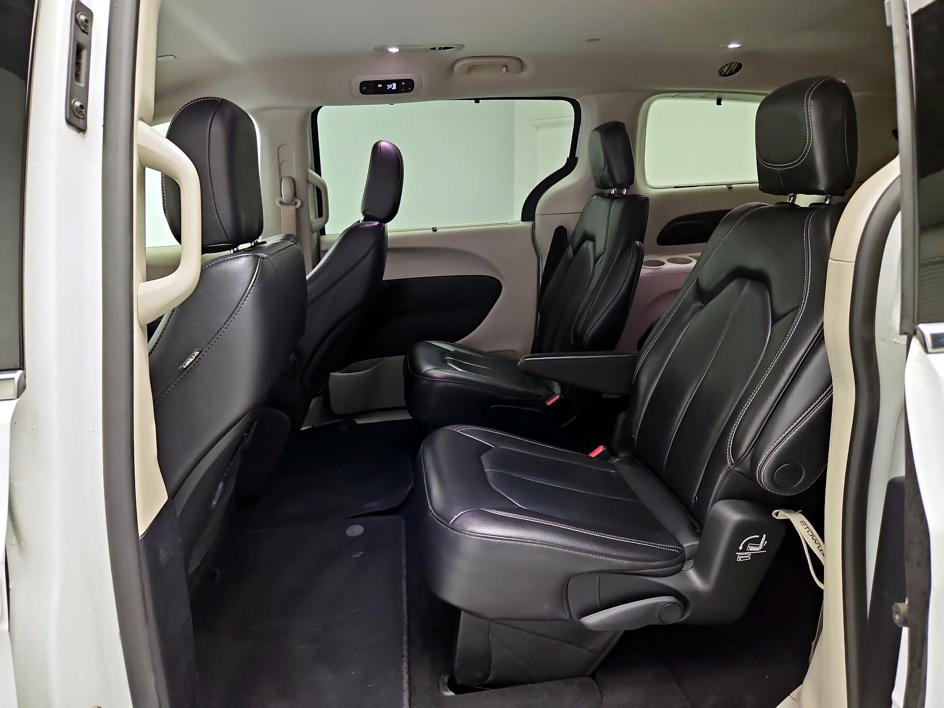 Thumbnail: 2022 Chrysler Pacifica - 17