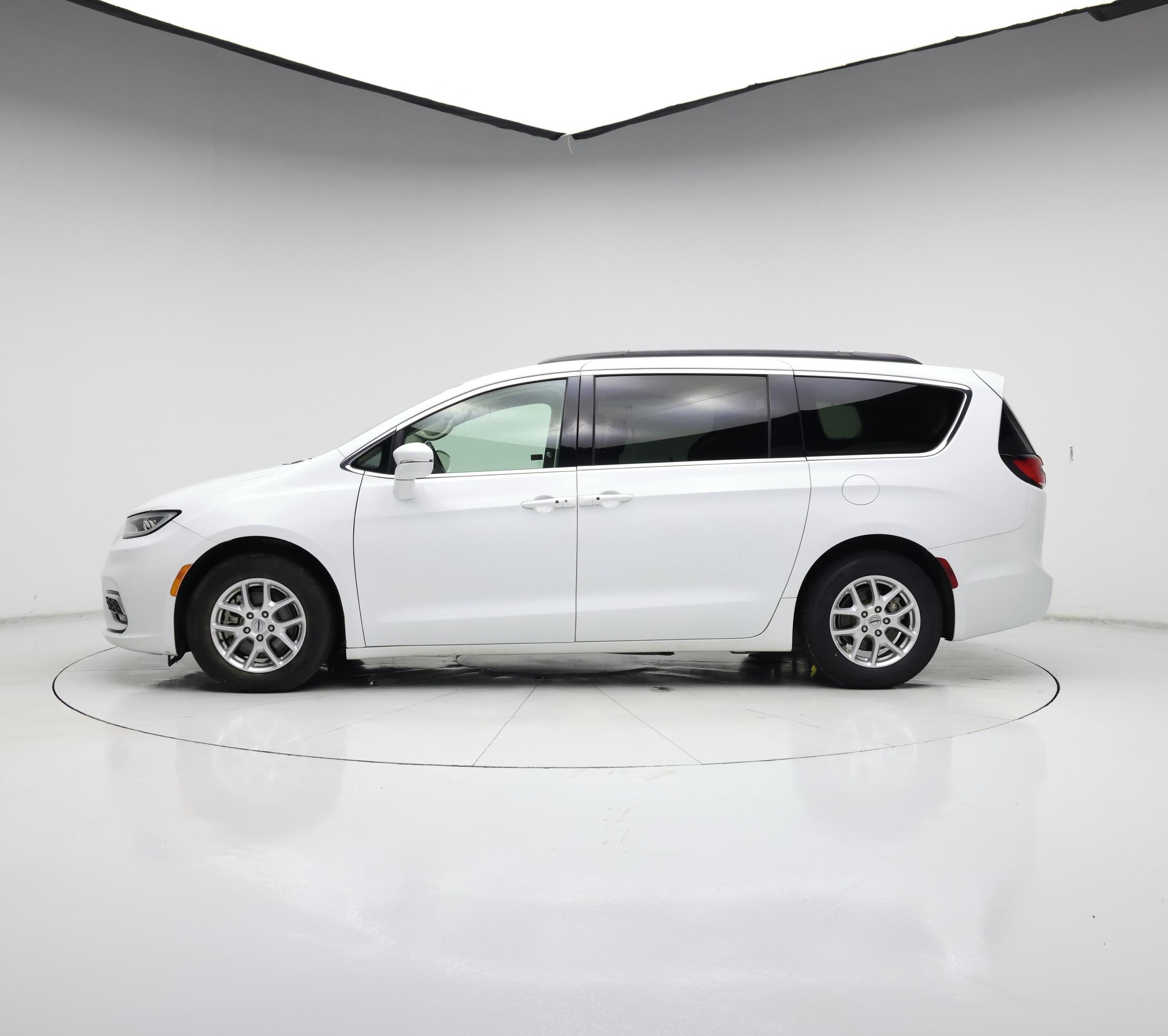 Thumbnail: 2022 Chrysler Pacifica - 3