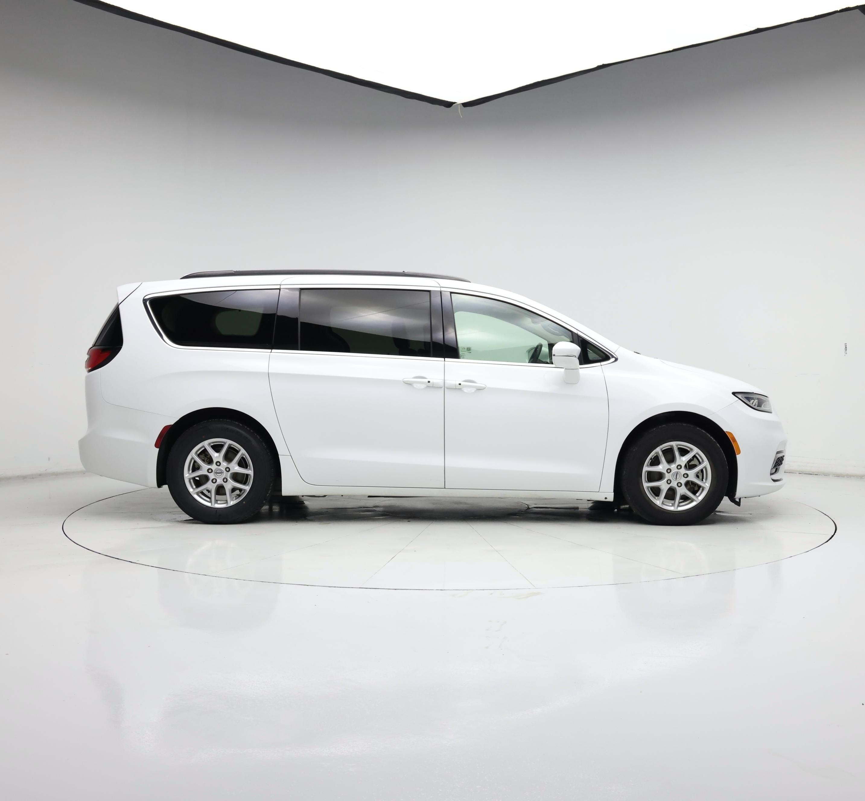 Thumbnail: 2022 Chrysler Pacifica - 7