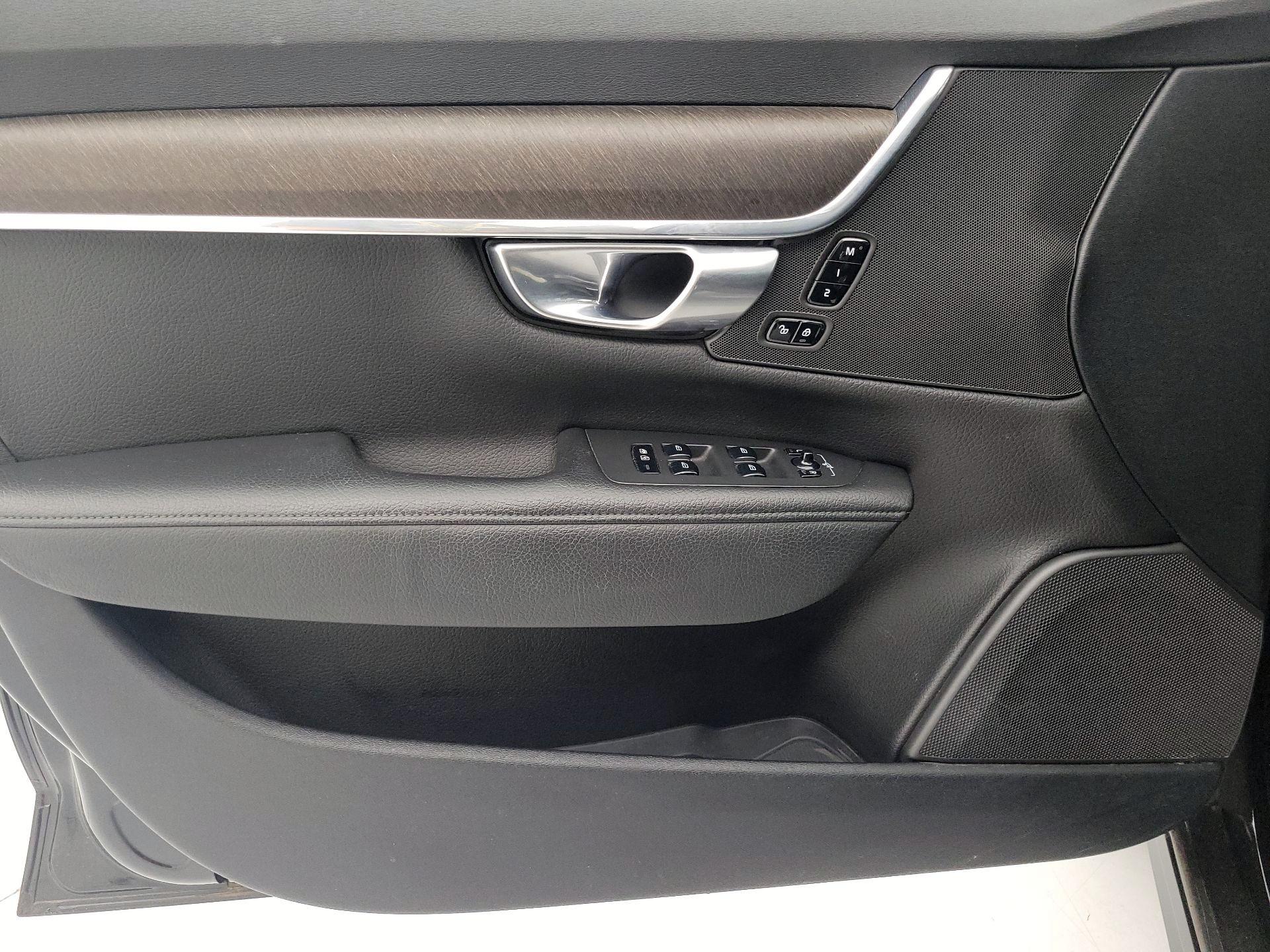 Thumbnail: 2018 Volvo V90 - 12