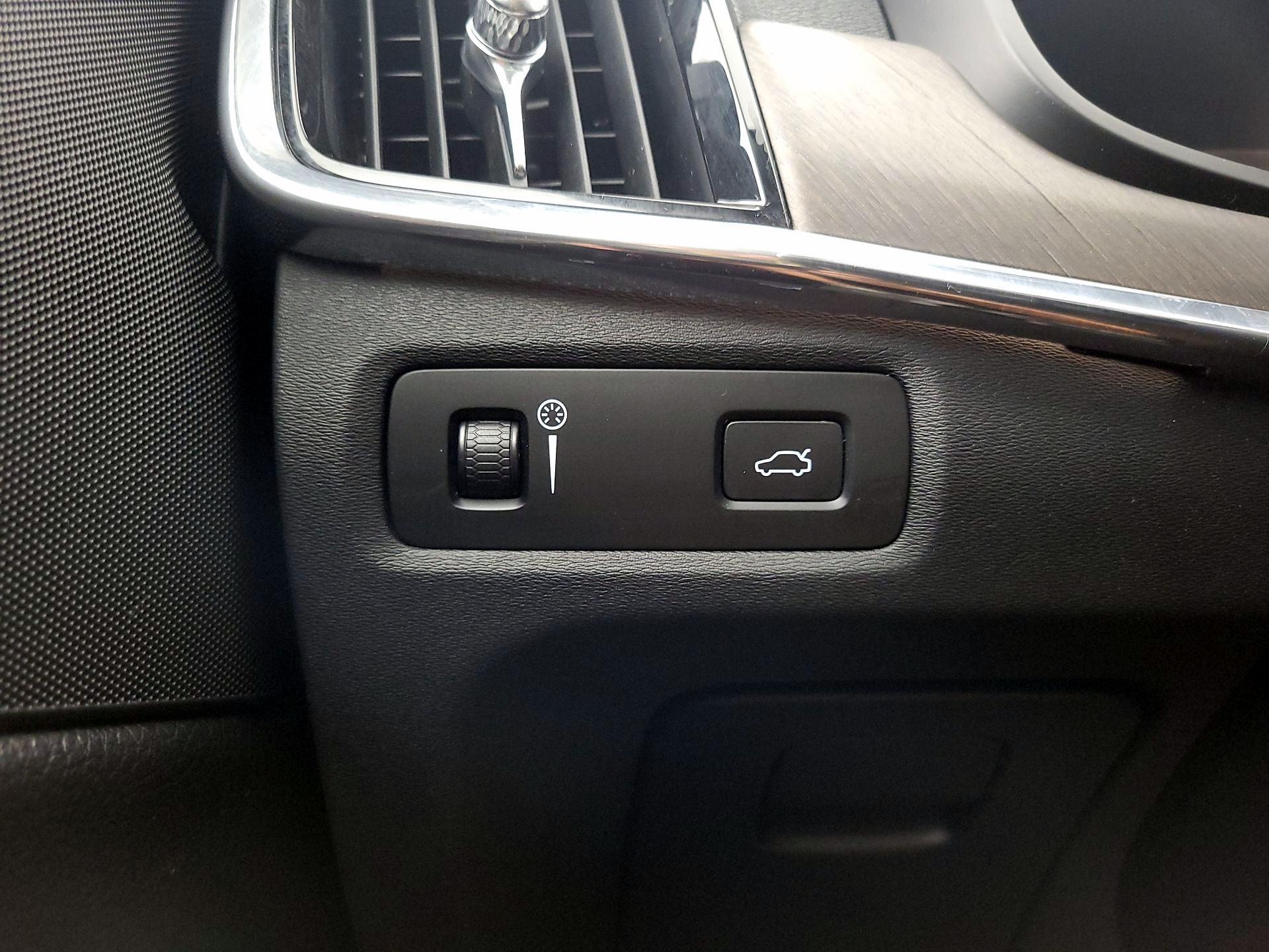 Thumbnail: 2018 Volvo V90 - 13