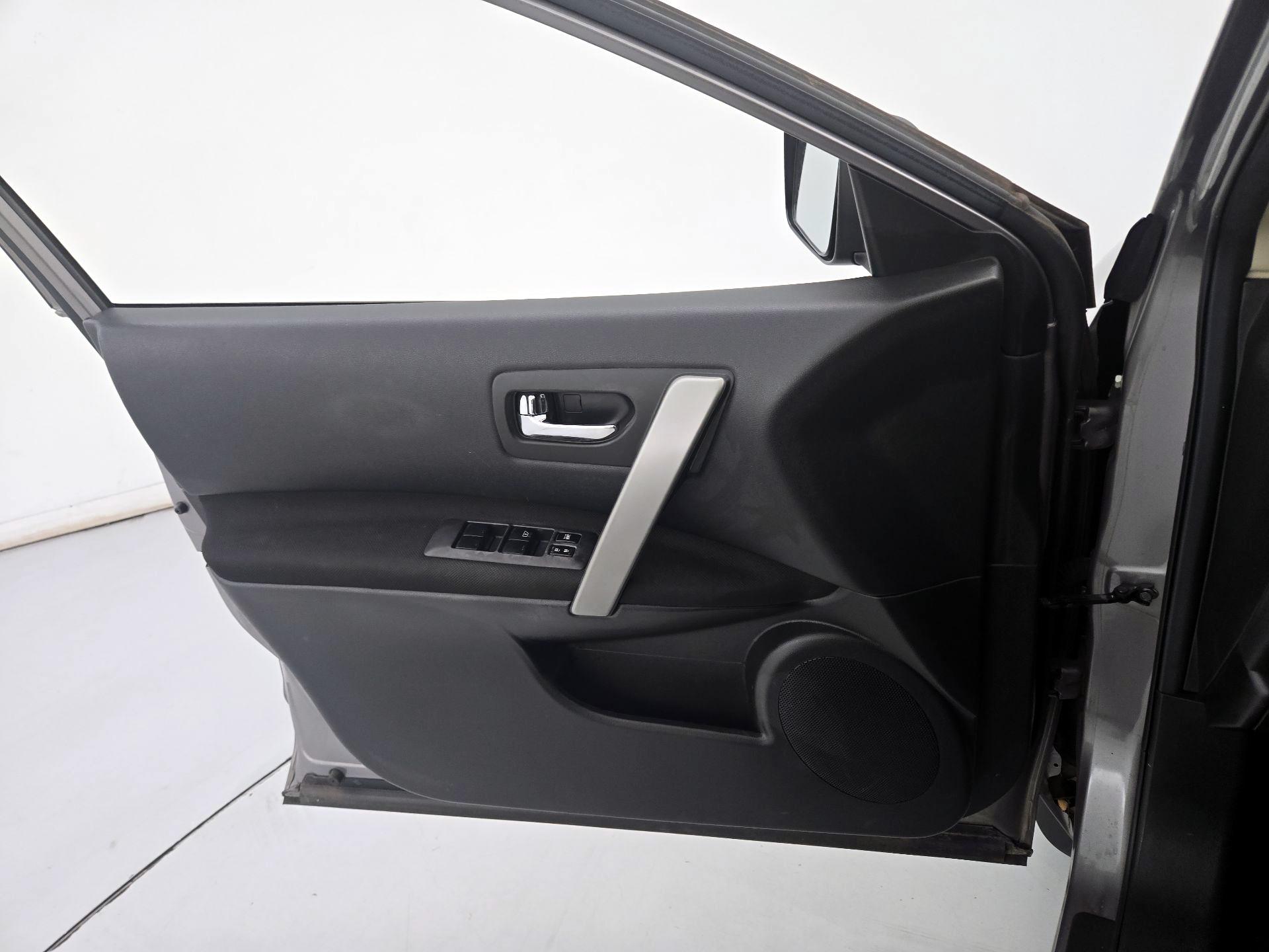 Thumbnail: 2015 Nissan Rogue - 12
