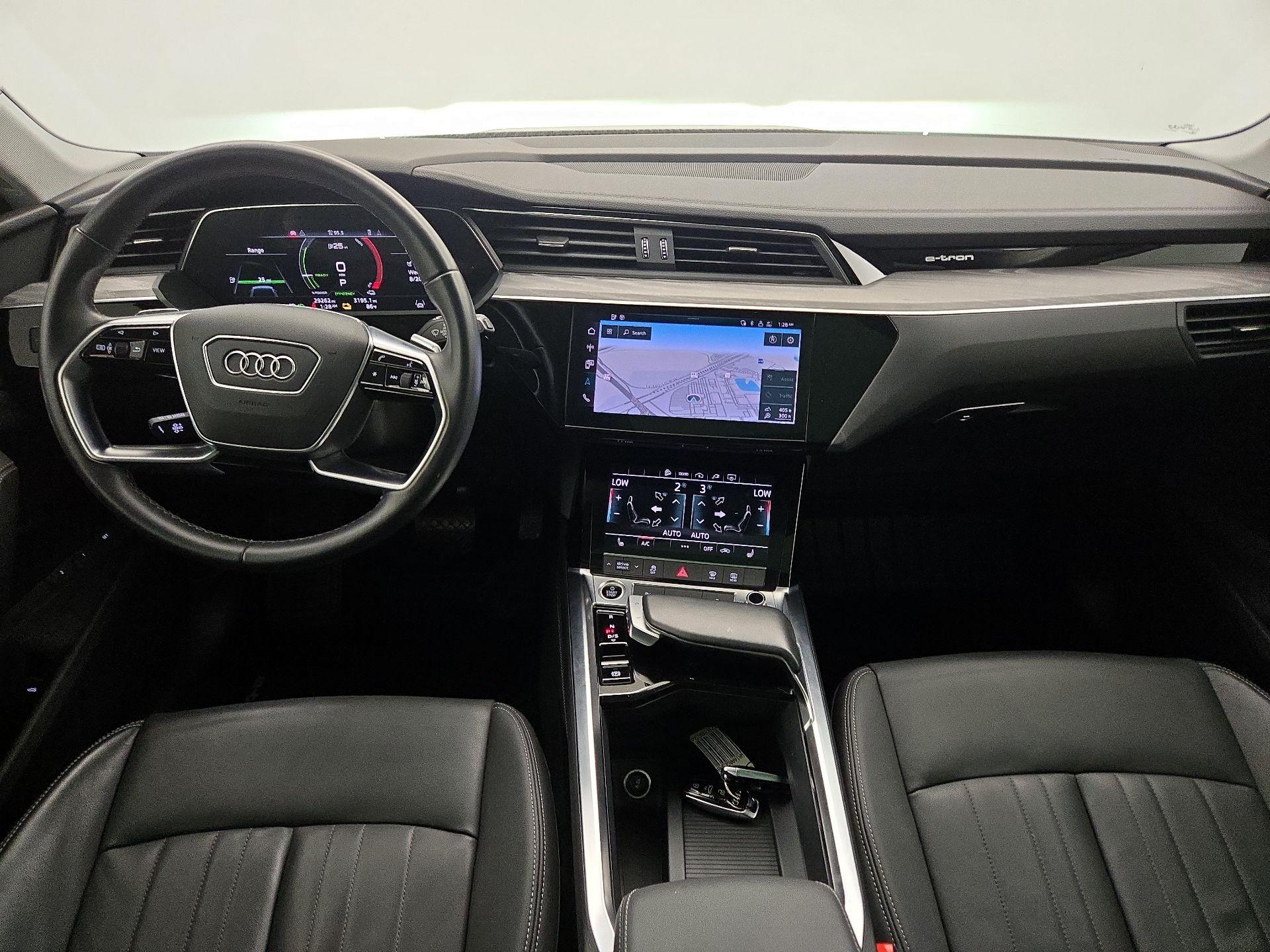 Thumbnail: 2022 Audi e-tron - 9