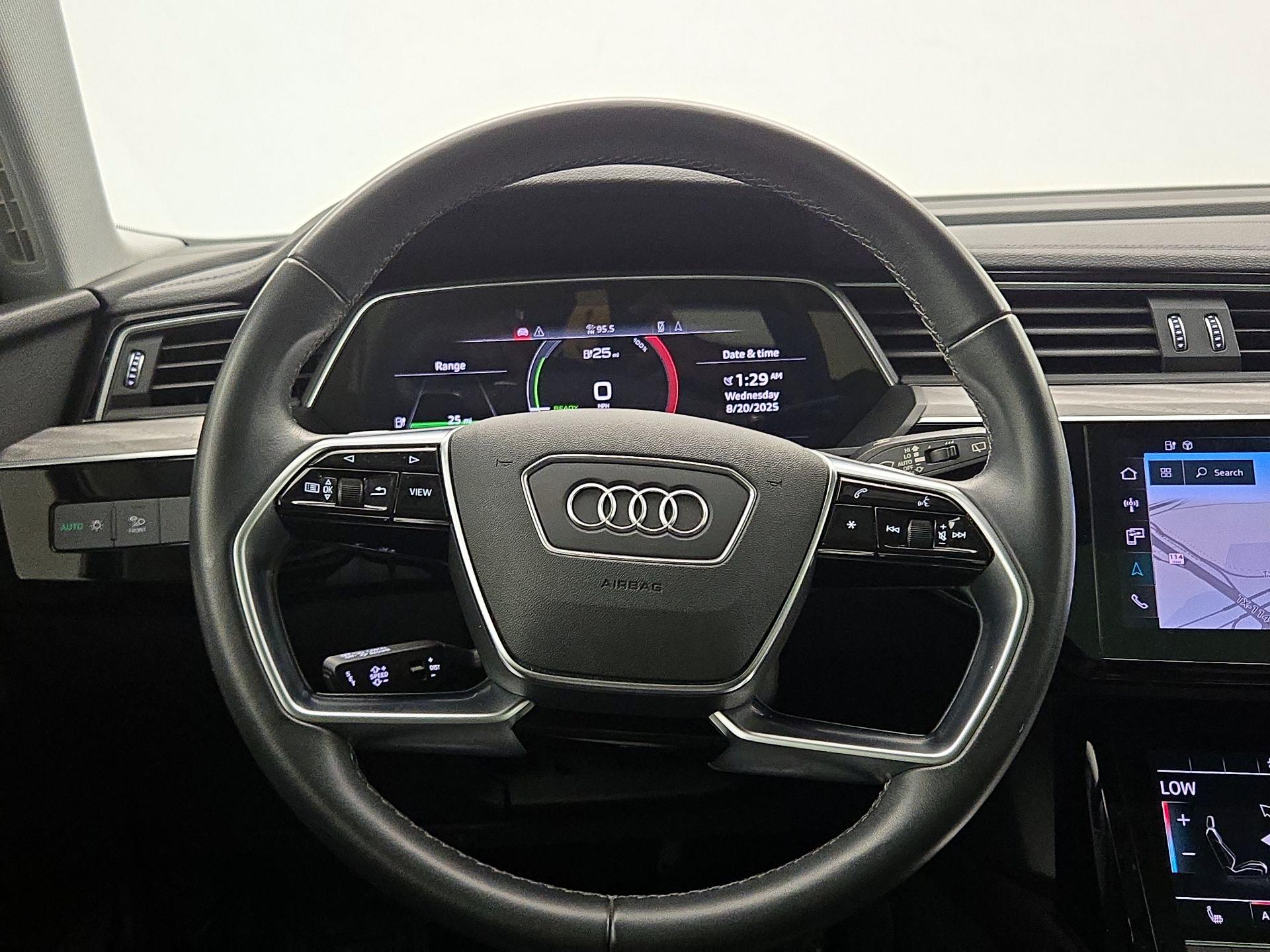 Thumbnail: 2022 Audi e-tron - 10