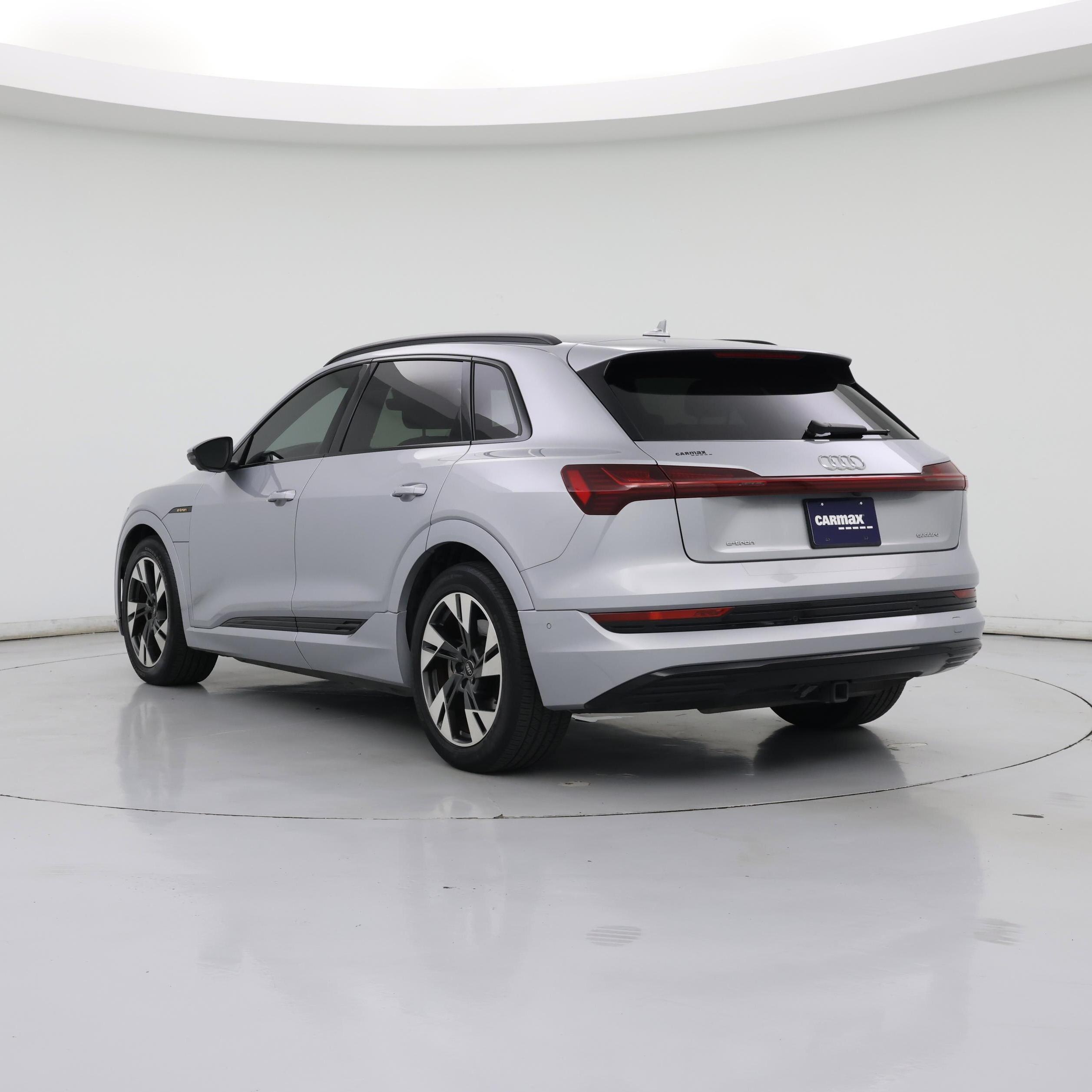 Thumbnail: 2022 Audi e-tron - 2