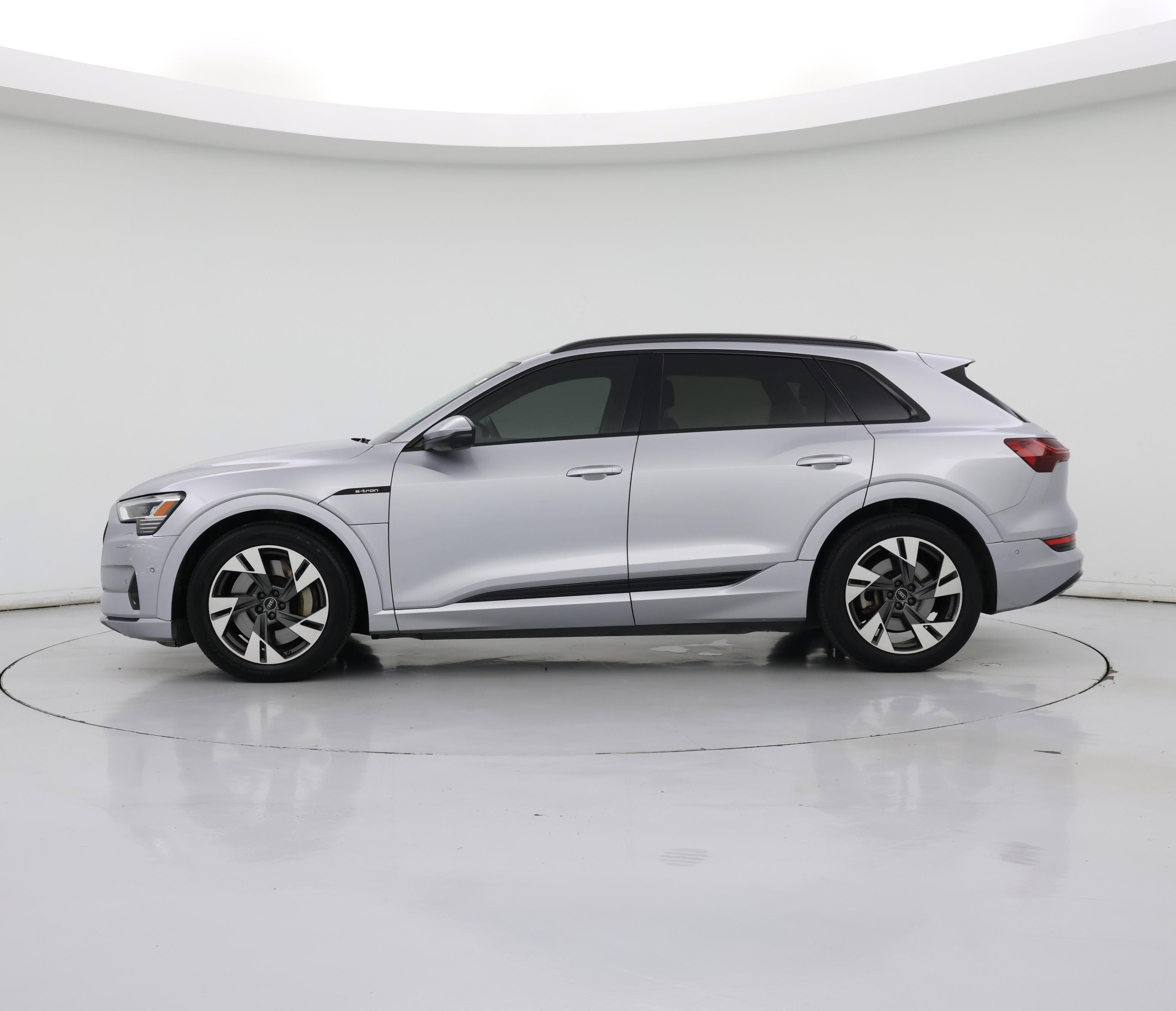 Thumbnail: 2022 Audi e-tron - 3