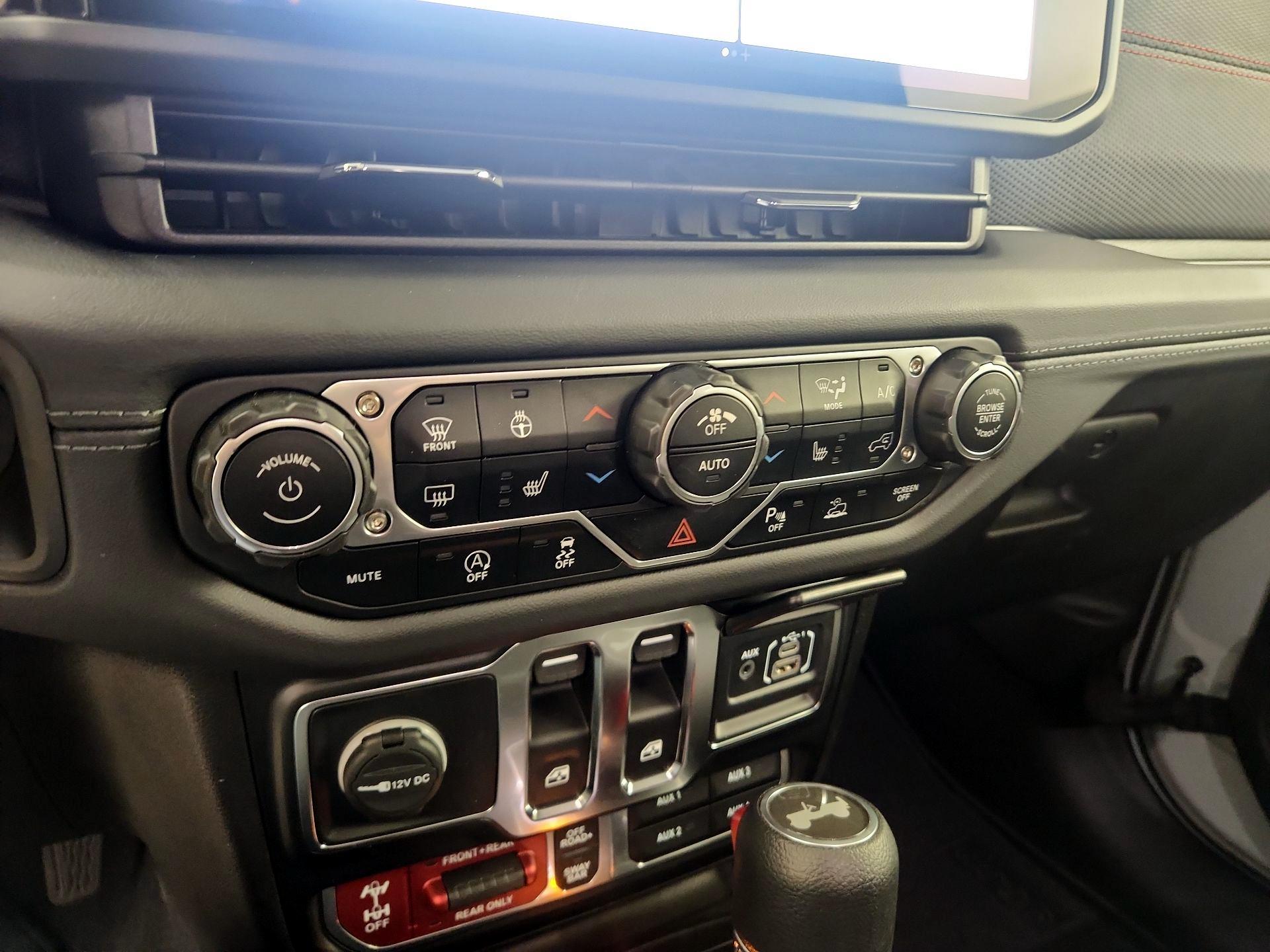 Thumbnail: 2024 Jeep Wrangler - 14