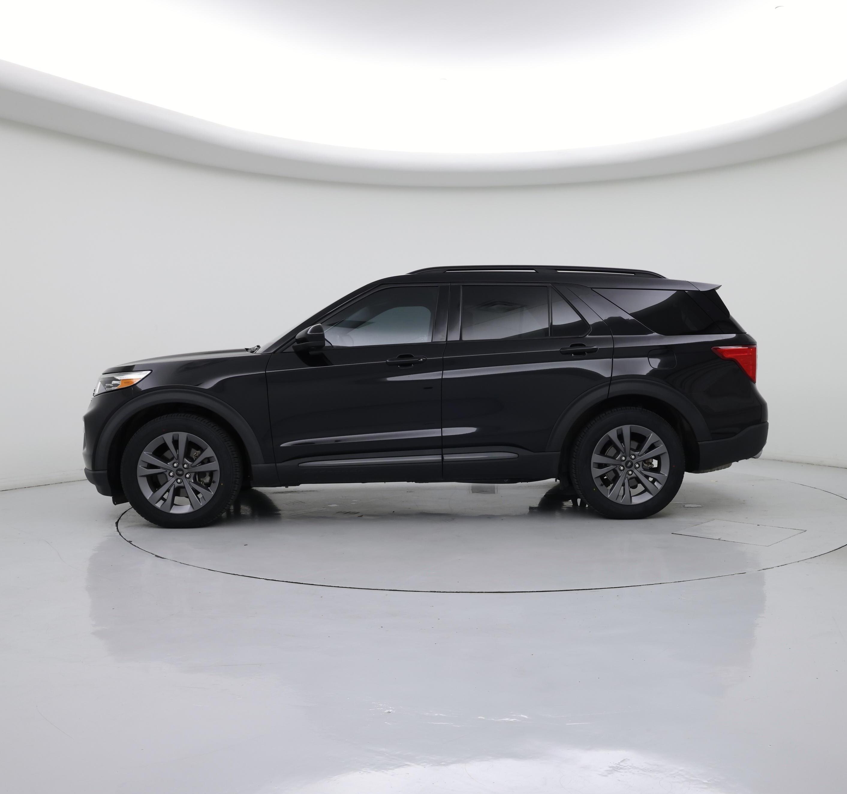 Thumbnail: 2022 Ford Explorer - 3