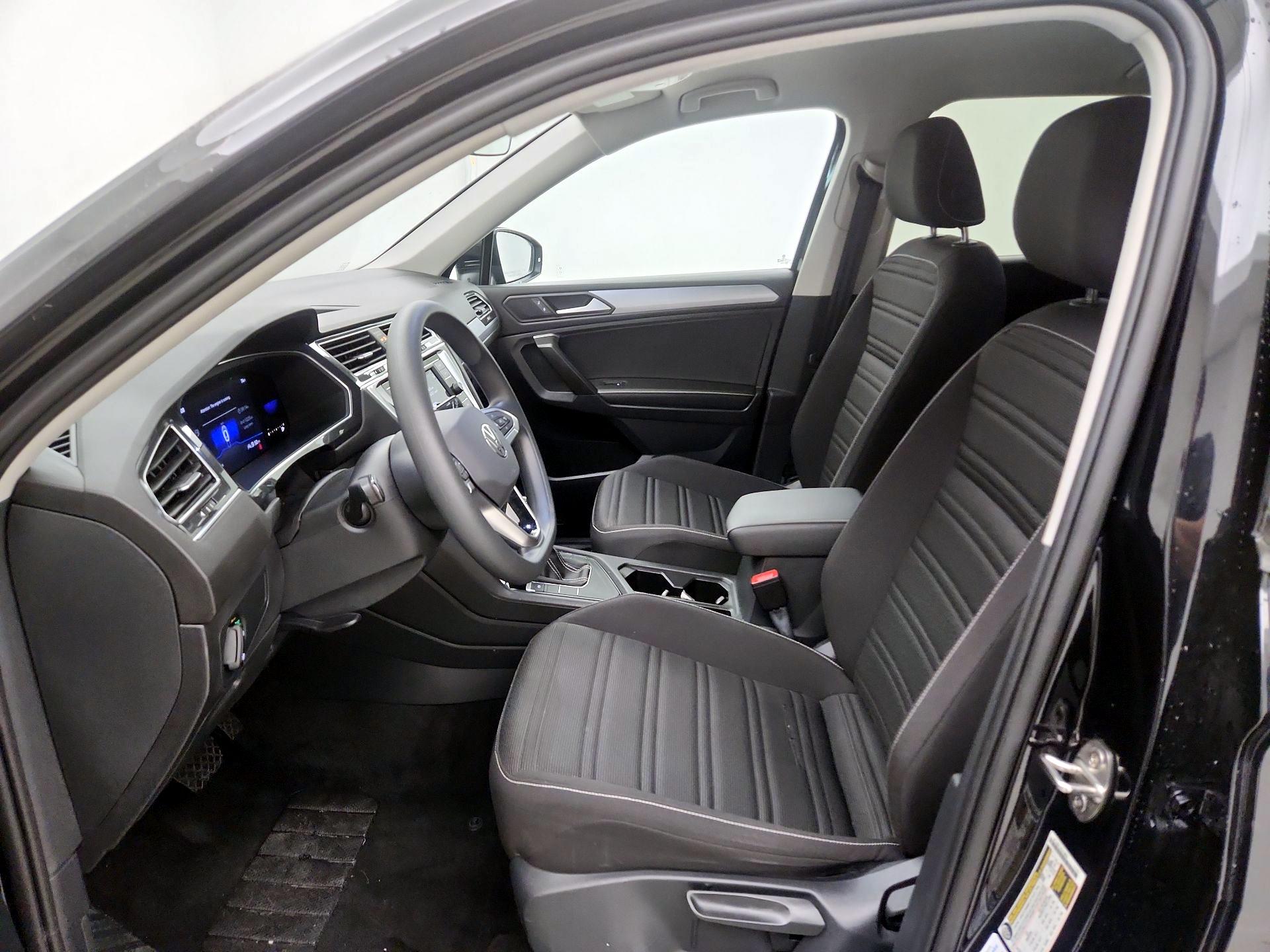 Thumbnail: 2023 Volkswagen Tiguan - 11