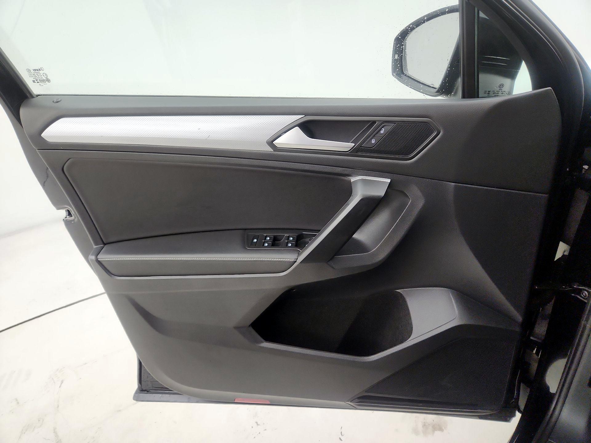 Thumbnail: 2023 Volkswagen Tiguan - 12