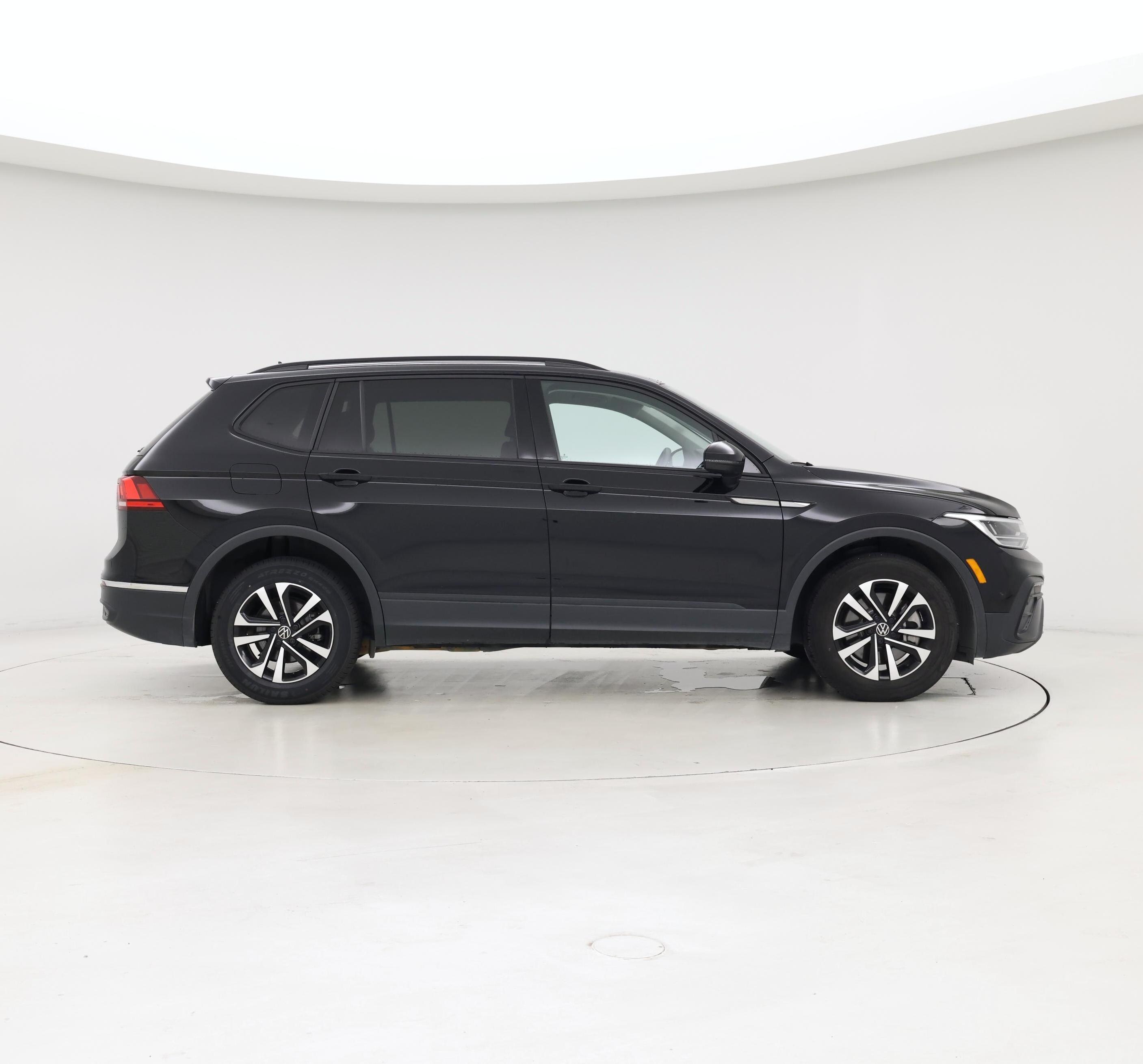 Thumbnail: 2023 Volkswagen Tiguan - 7