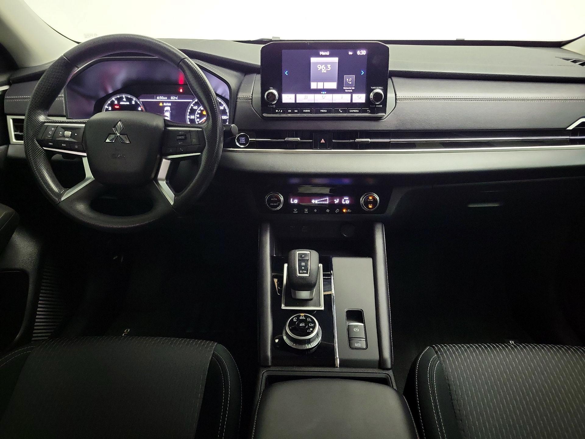 Thumbnail: 2024 Mitsubishi Outlander - 9