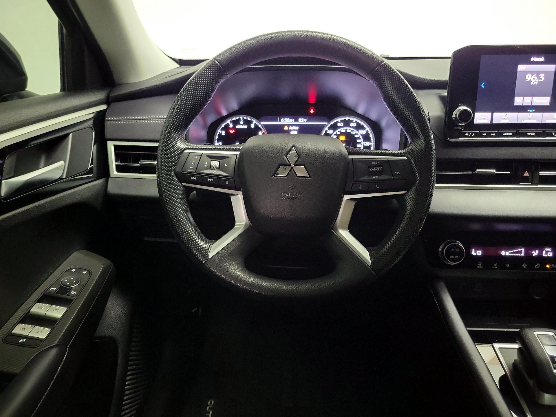 Thumbnail: 2024 Mitsubishi Outlander - 10