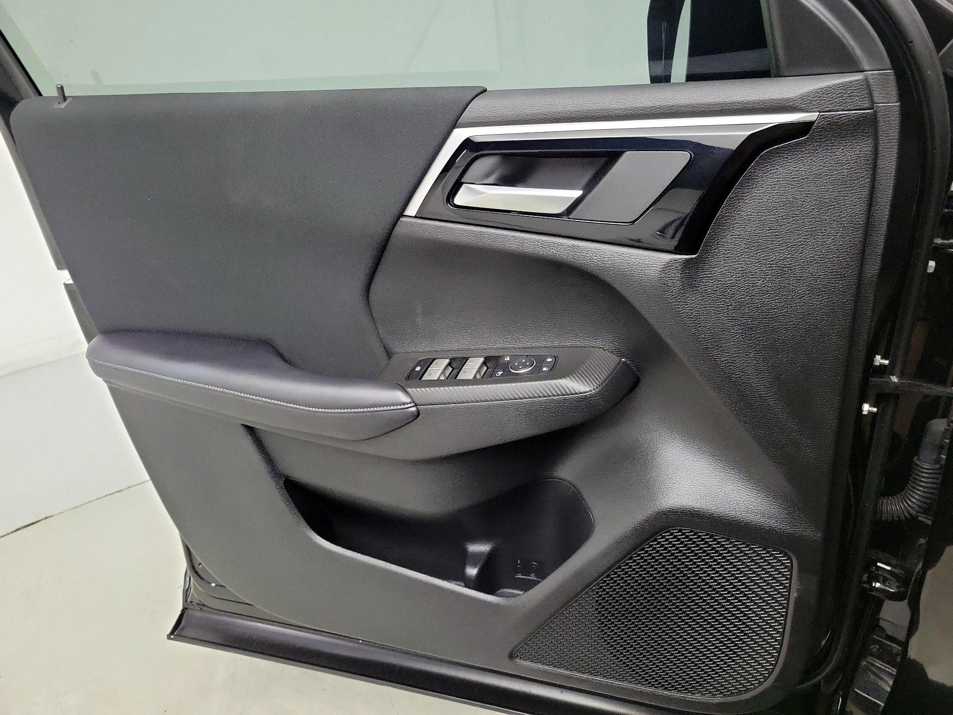 Thumbnail: 2024 Mitsubishi Outlander - 12