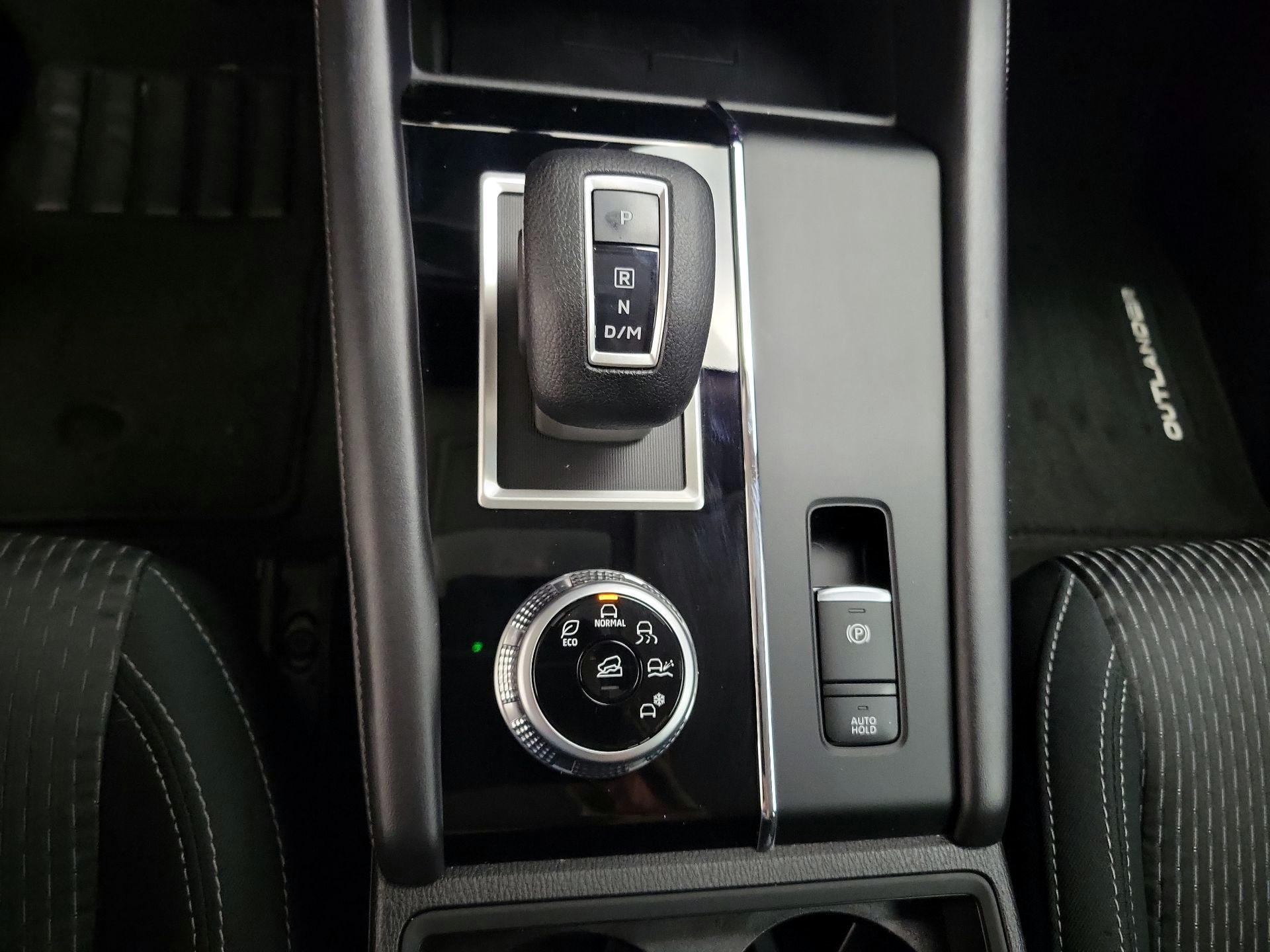 Thumbnail: 2024 Mitsubishi Outlander - 18