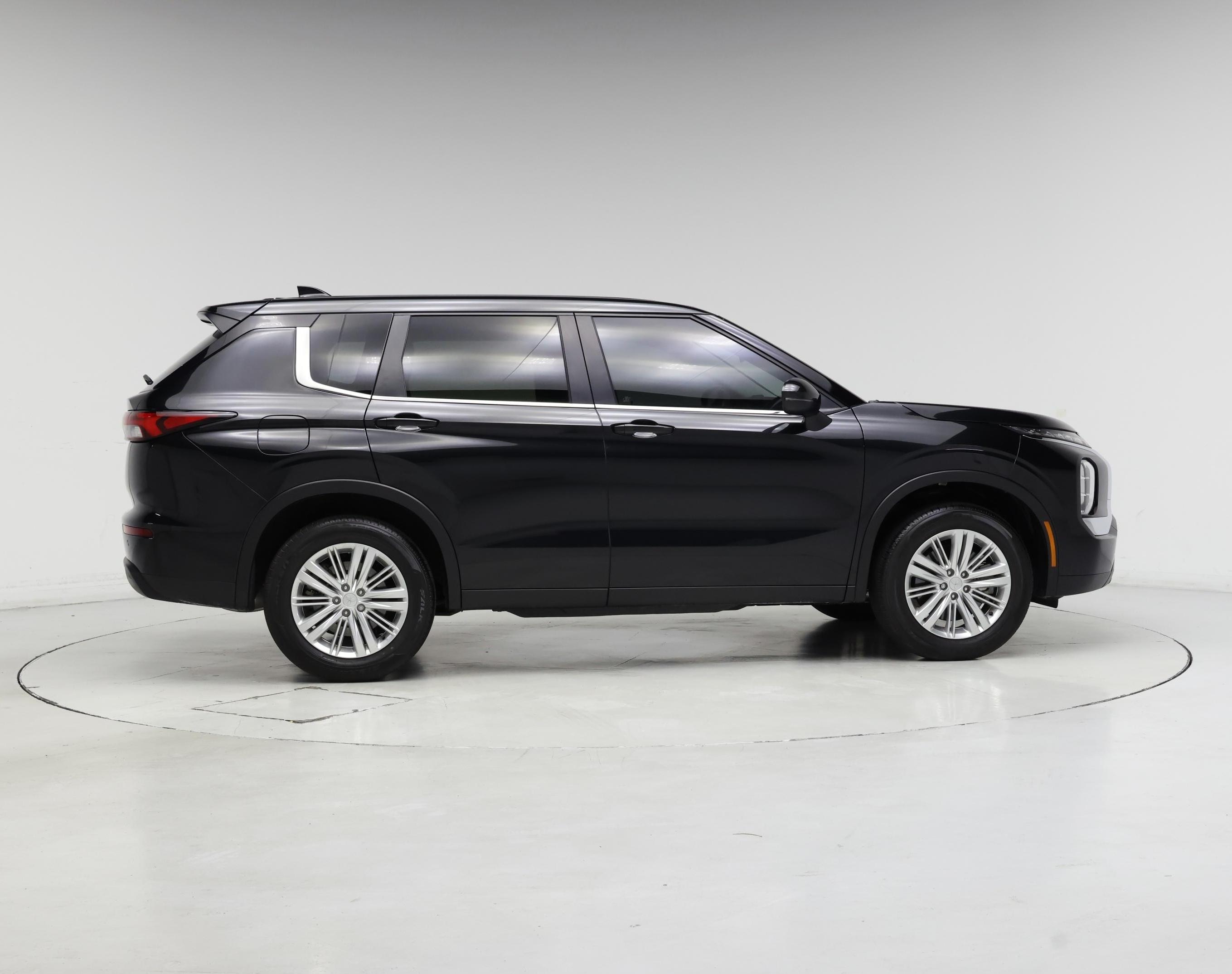 Thumbnail: 2024 Mitsubishi Outlander - 7