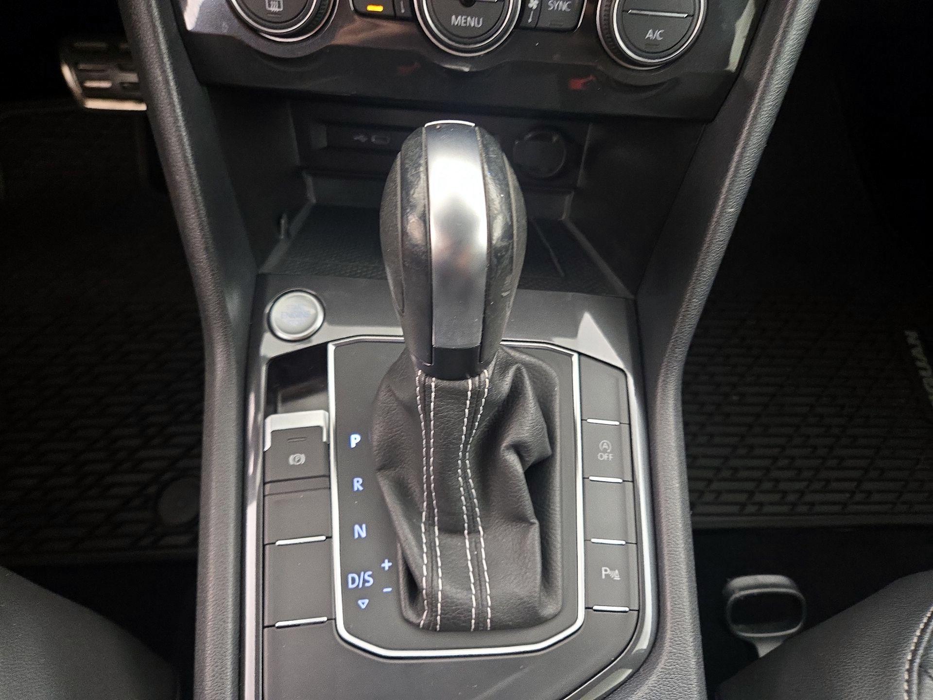 Thumbnail: 2021 Volkswagen Tiguan - 17