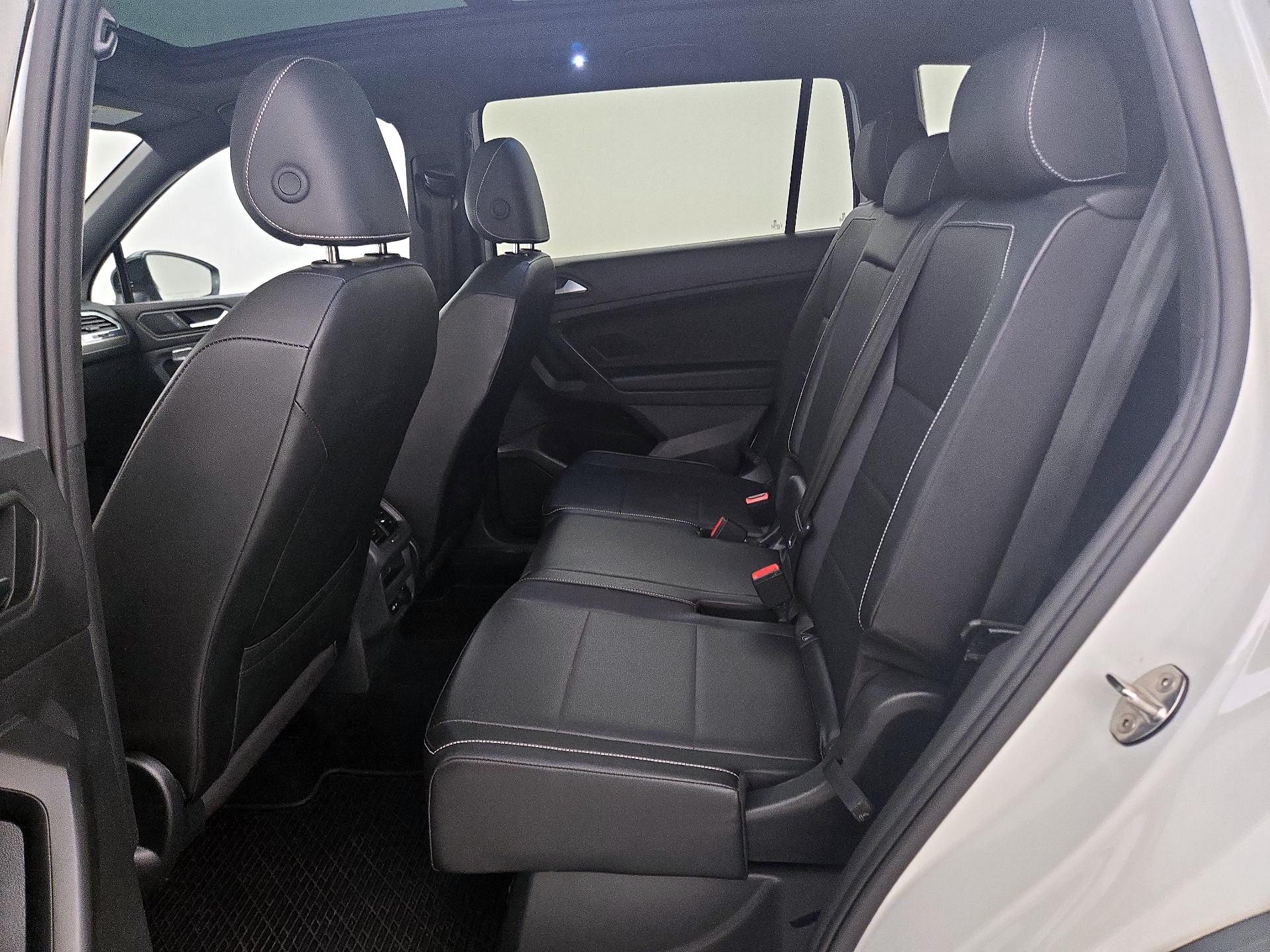 Thumbnail: 2021 Volkswagen Tiguan - 20